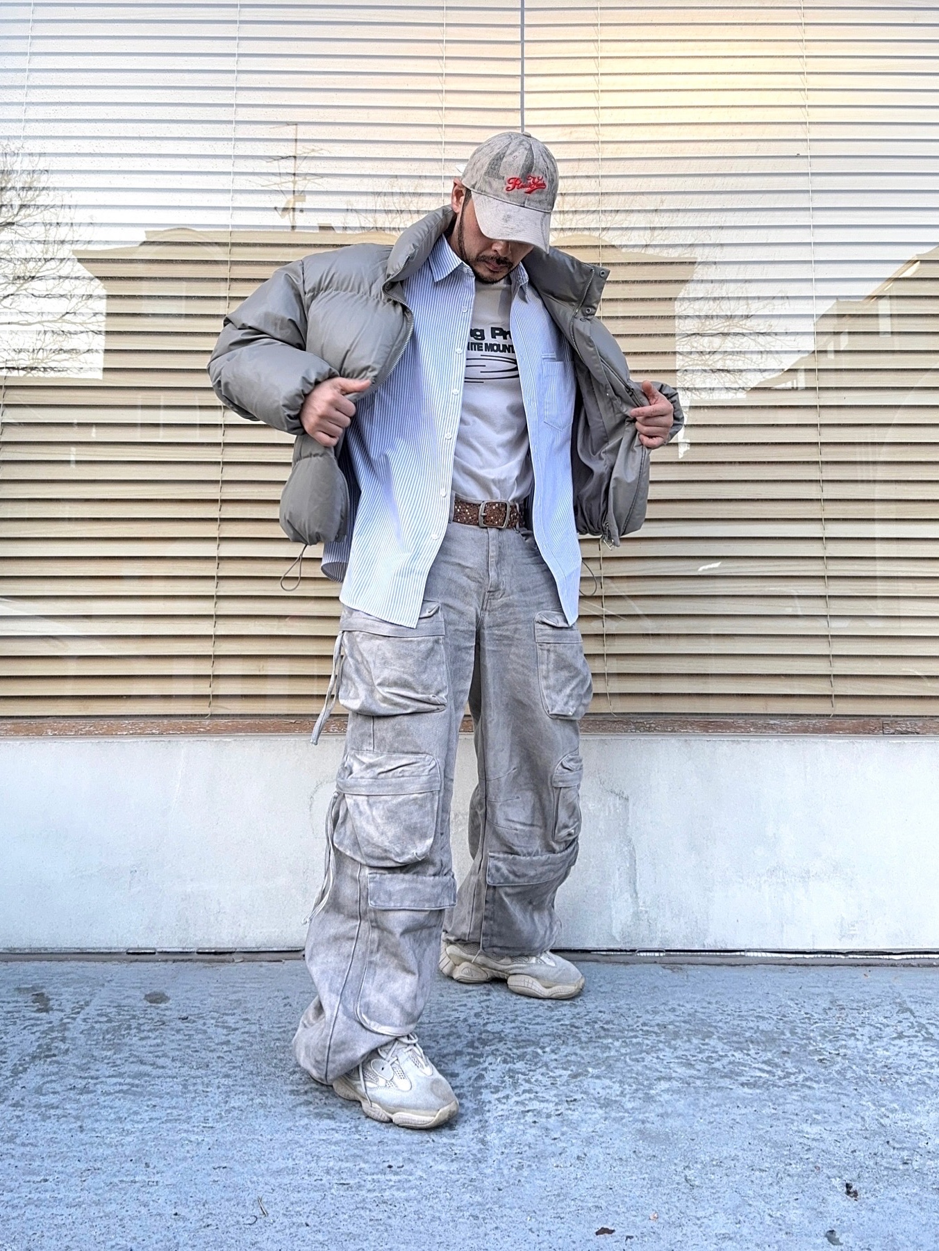 Adidas Yeezy 500 Blush 2018, NOMANUAL I.P Damaged Jacket Khaki Gray 착용 스타일 - 1