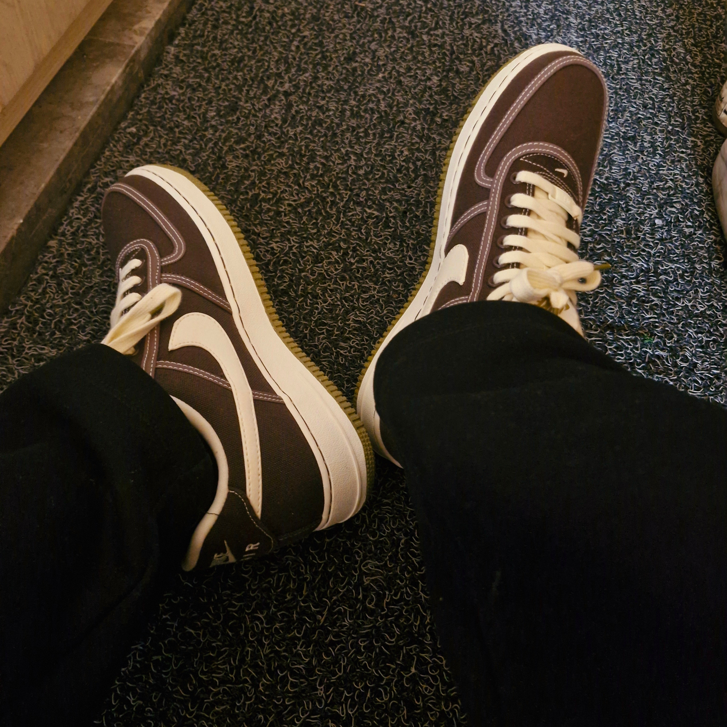 Nike Air Force 1 '07 PRM Baroque Brown Coconut Milk 착용 스타일