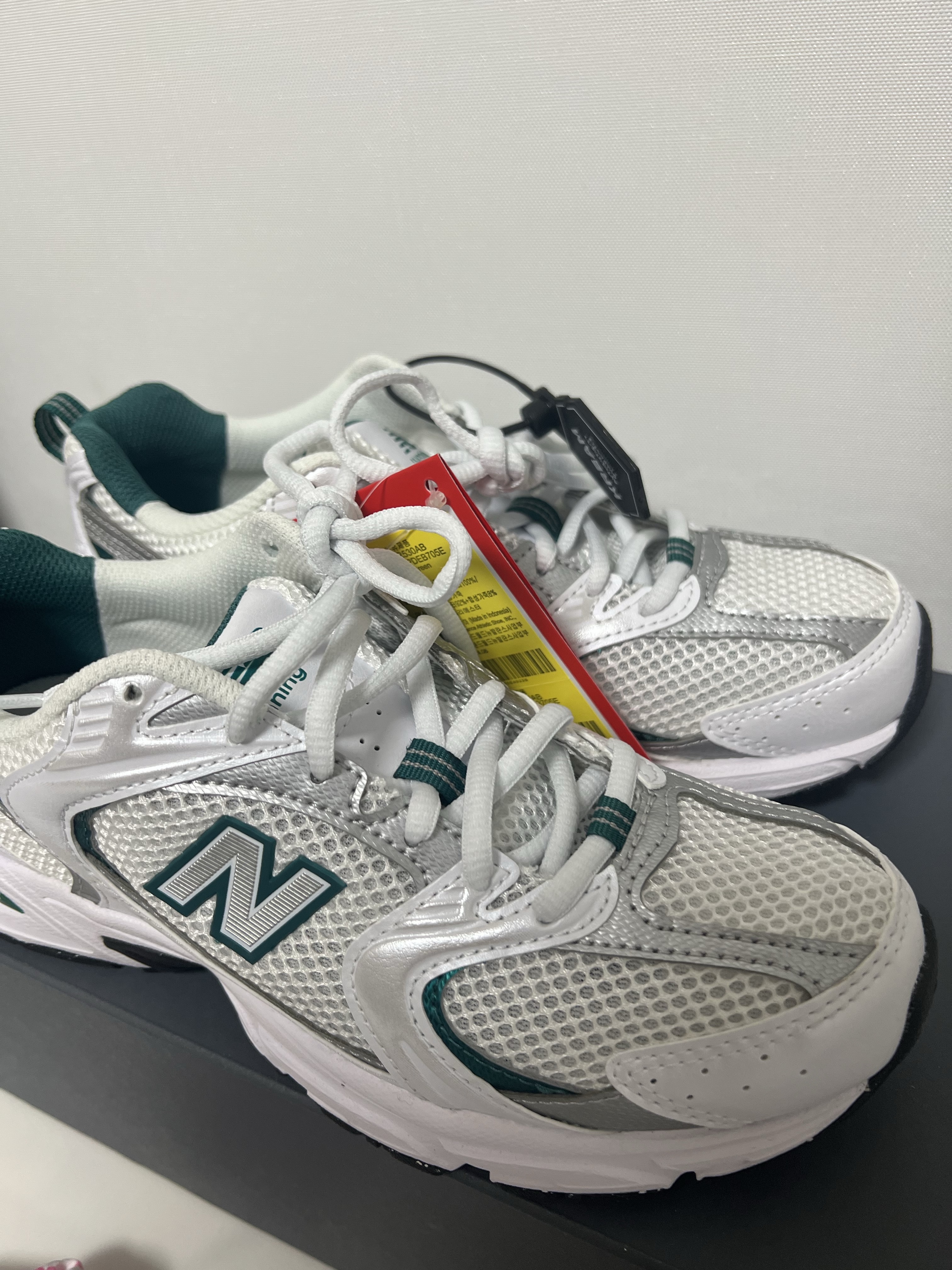 New Balance 530 White Mint 착용 스타일