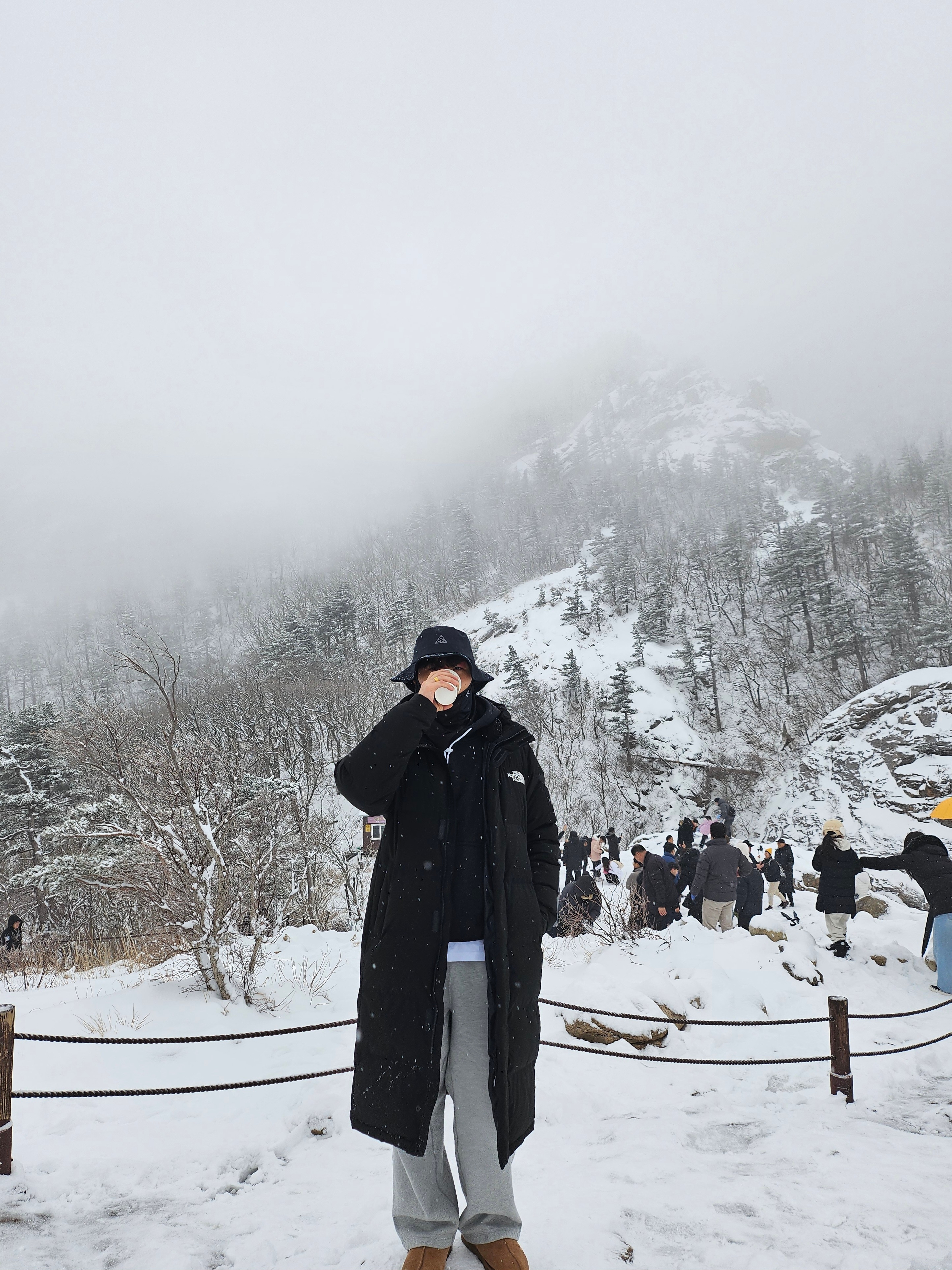 UGG Tasman Slipper Chestnut, The North Face White Label Go Free Down Coat Black 착용 스타일