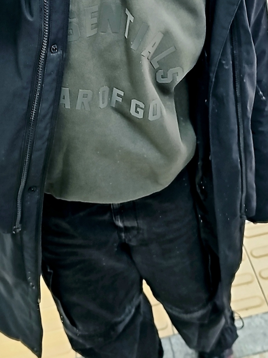 Essentials Nylon Fleece Hoodie Ink Jet Black - 24SS, GU x Undercover Denim Convertible Wide Cargo Pants Dark Gray 착용 스타일