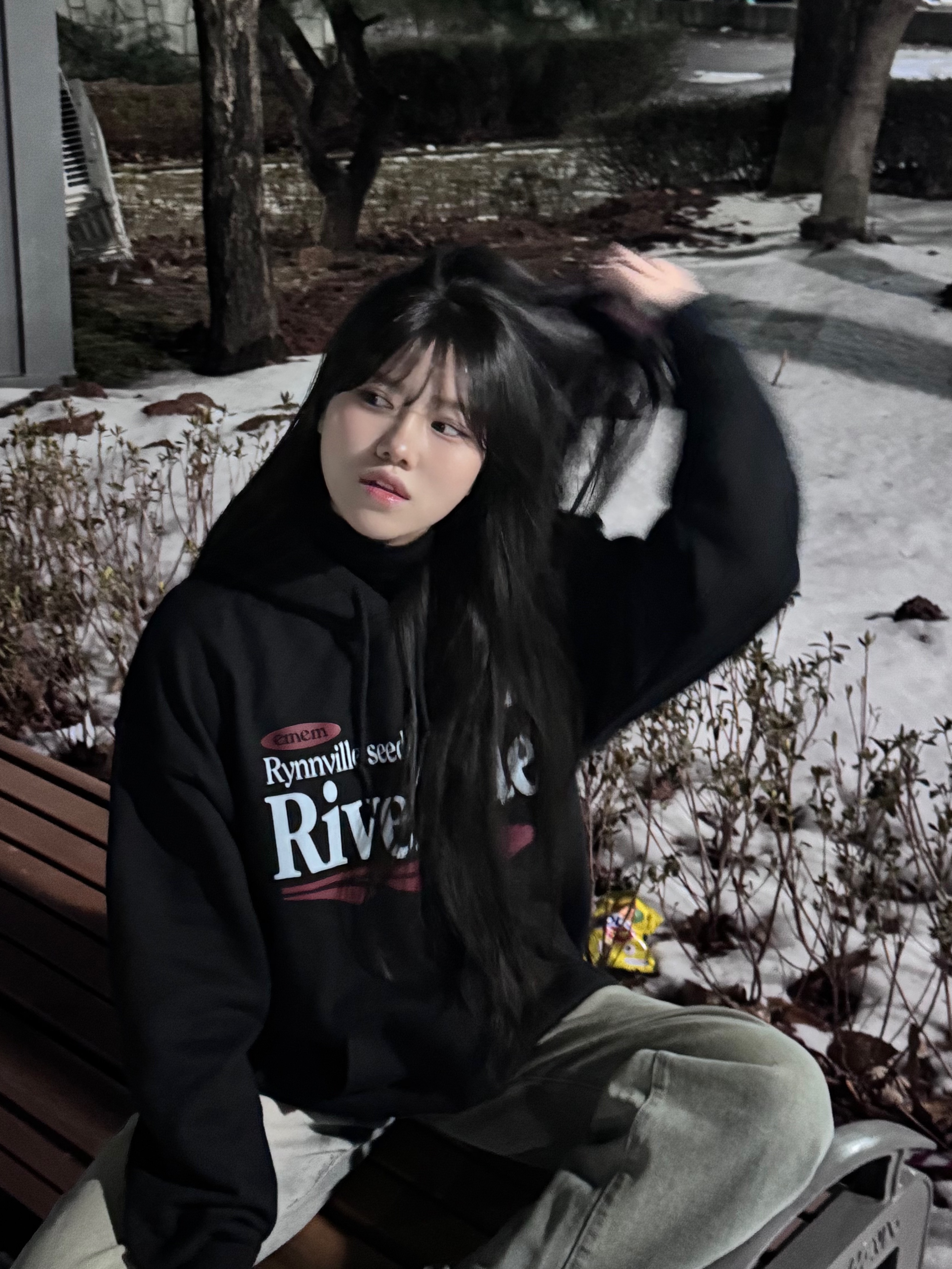 Gildan X EMEM Riverside Hoodie Black 착용 스타일 - 1