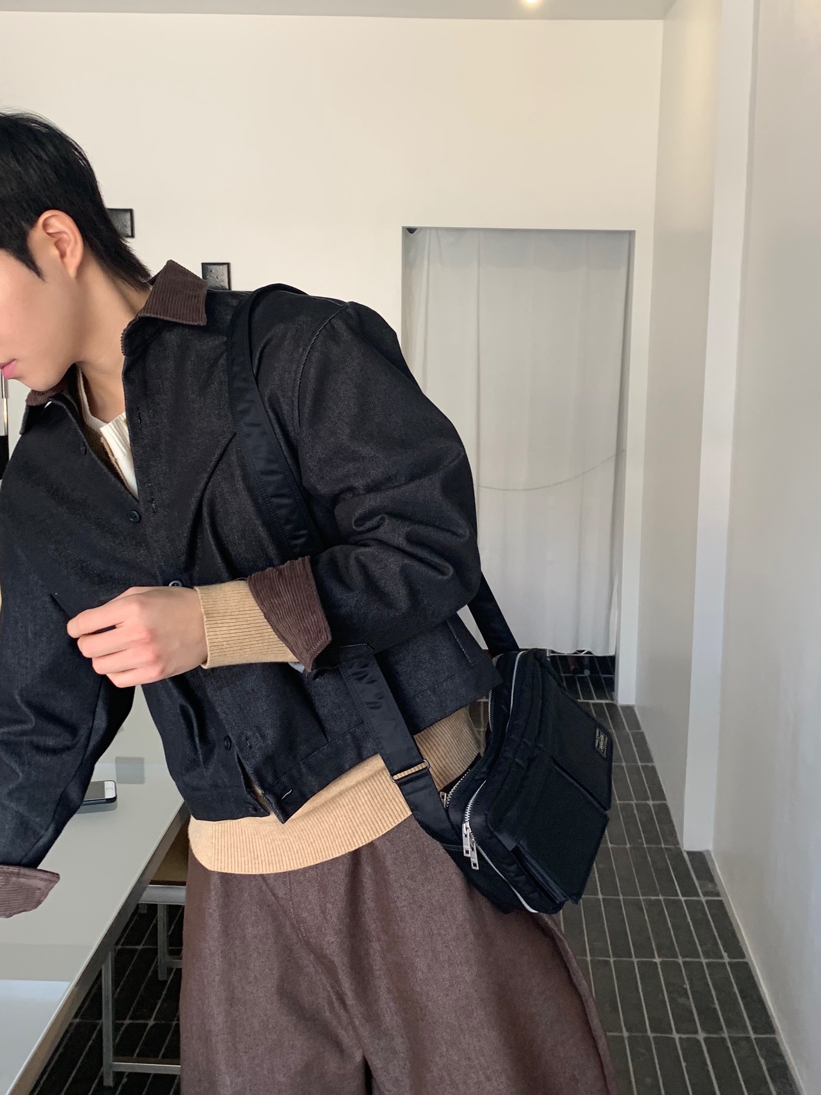 Porter Tanker Shoulder Bag S Black 착용 스타일 - 2