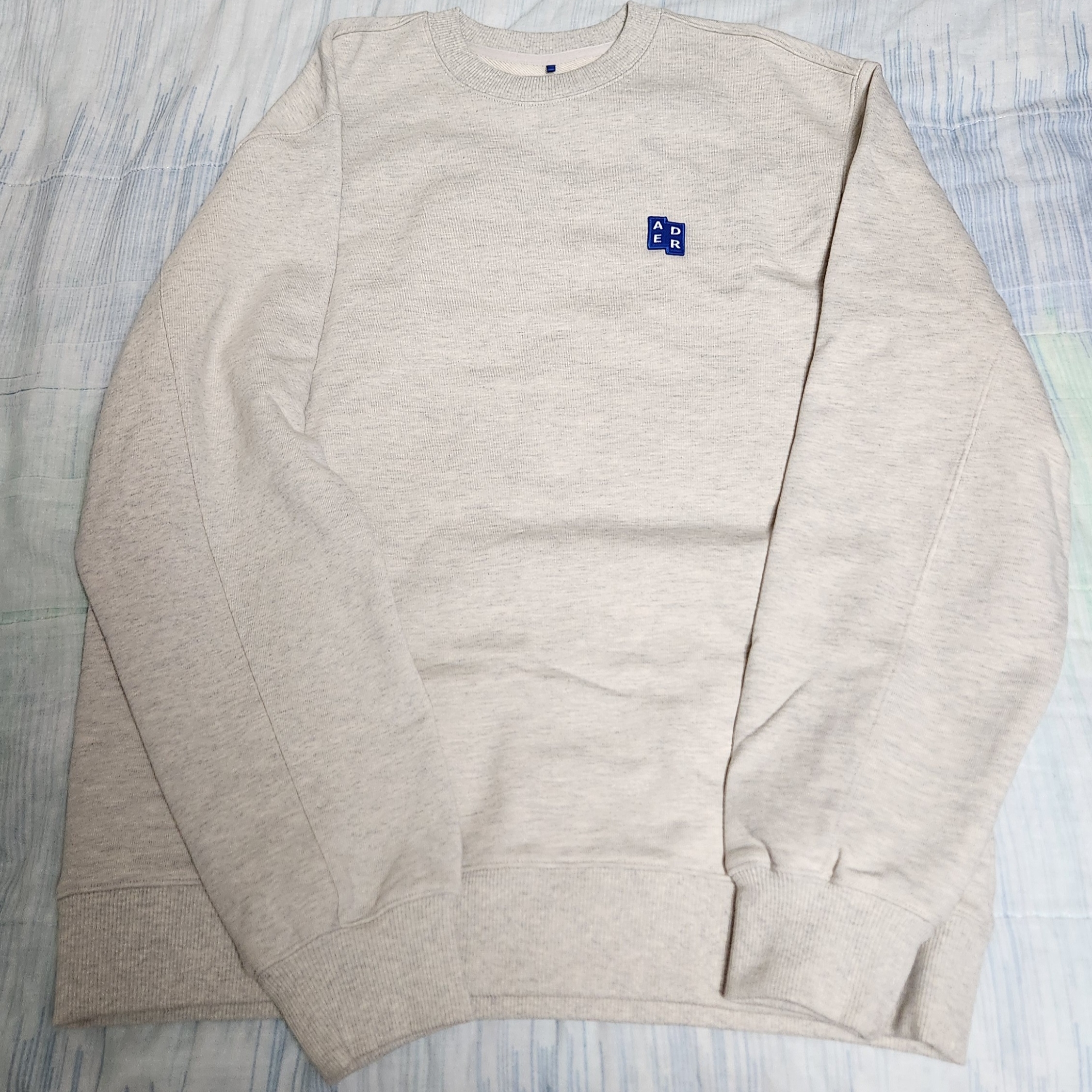 Ader Error Sig; TRS/BL Tag Sweatshirt 01 Oatmeal 착용 스타일