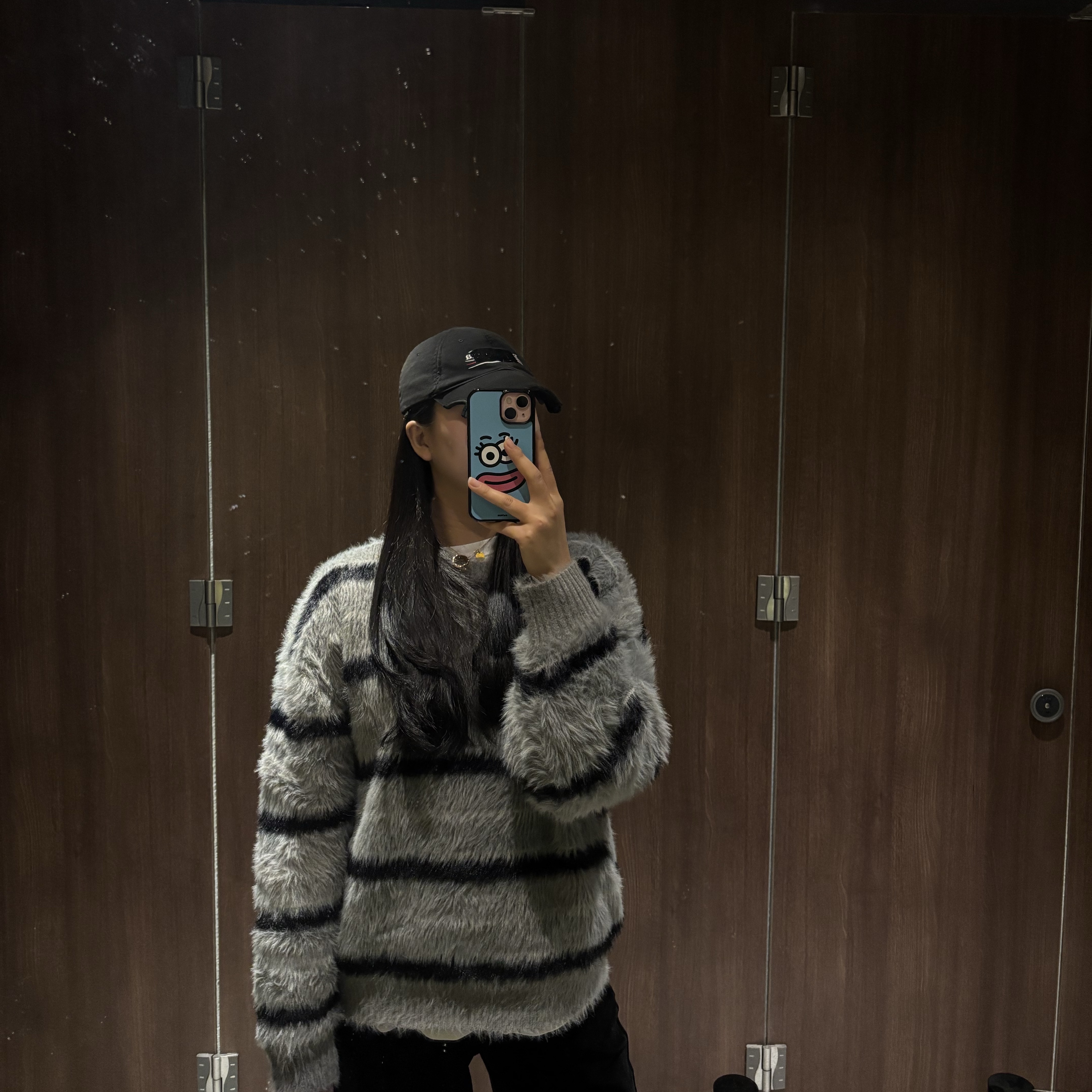 Balenciaga Gaffer Cap Black 착용 스타일