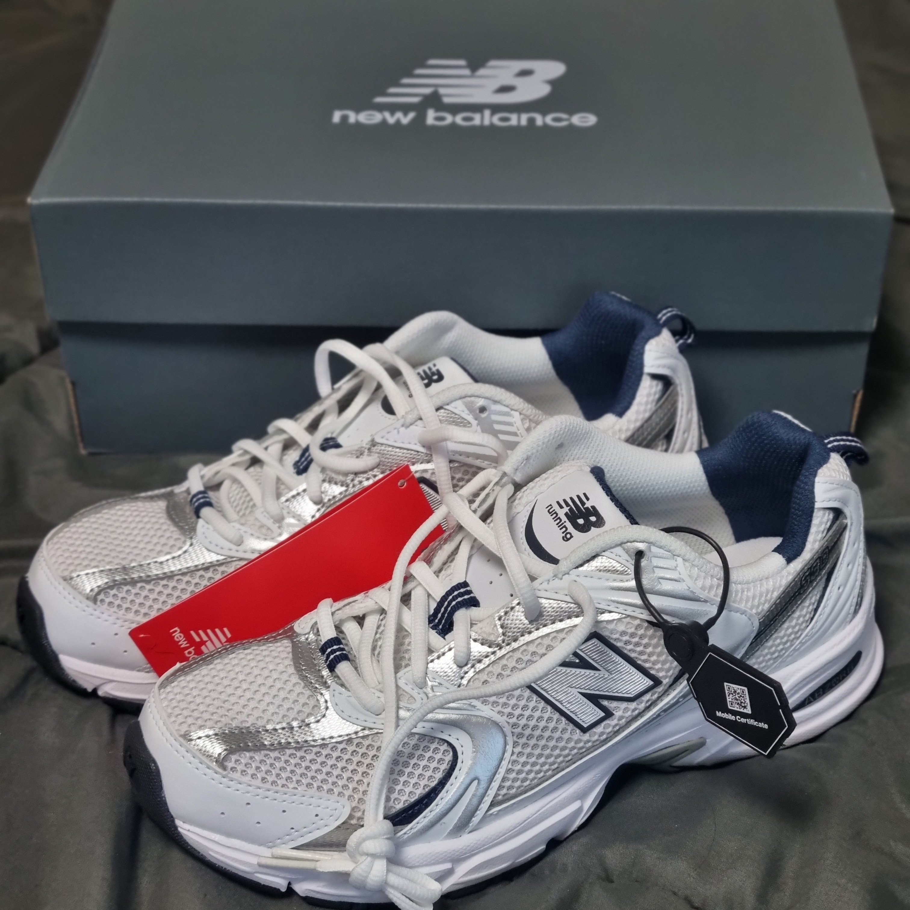 New Balance 530 White 착용 스타일 - 1