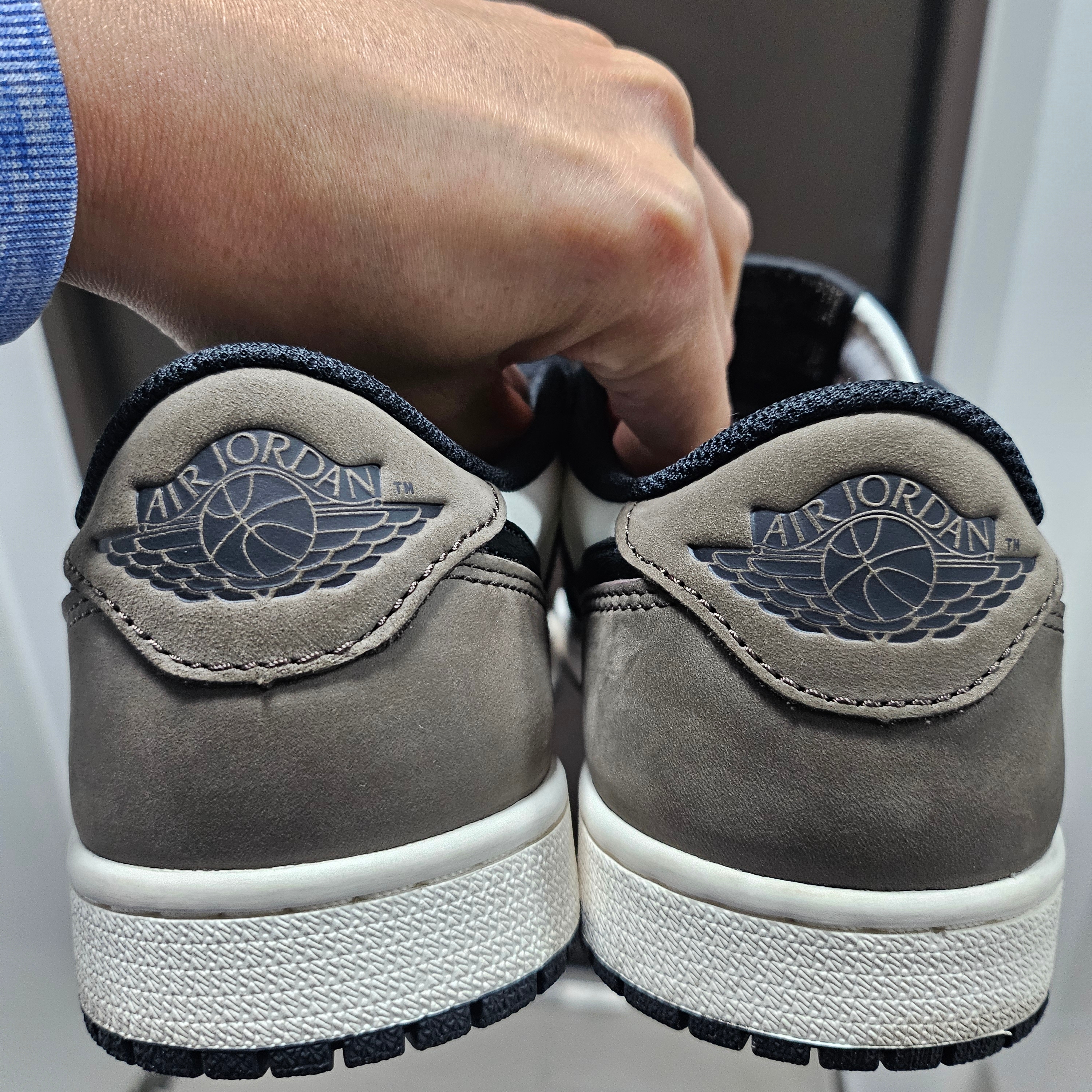 Jordan 1 Retro Low OG Mocha 착용 스타일 - 2