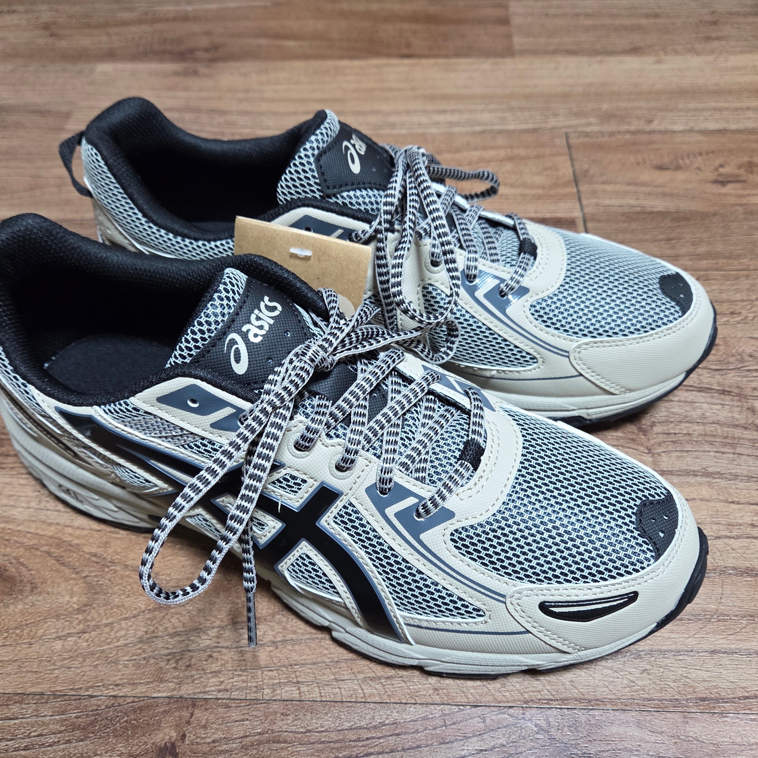 Asics Gel-Venture 6 Feather Grey Black 착용 스타일 - 2