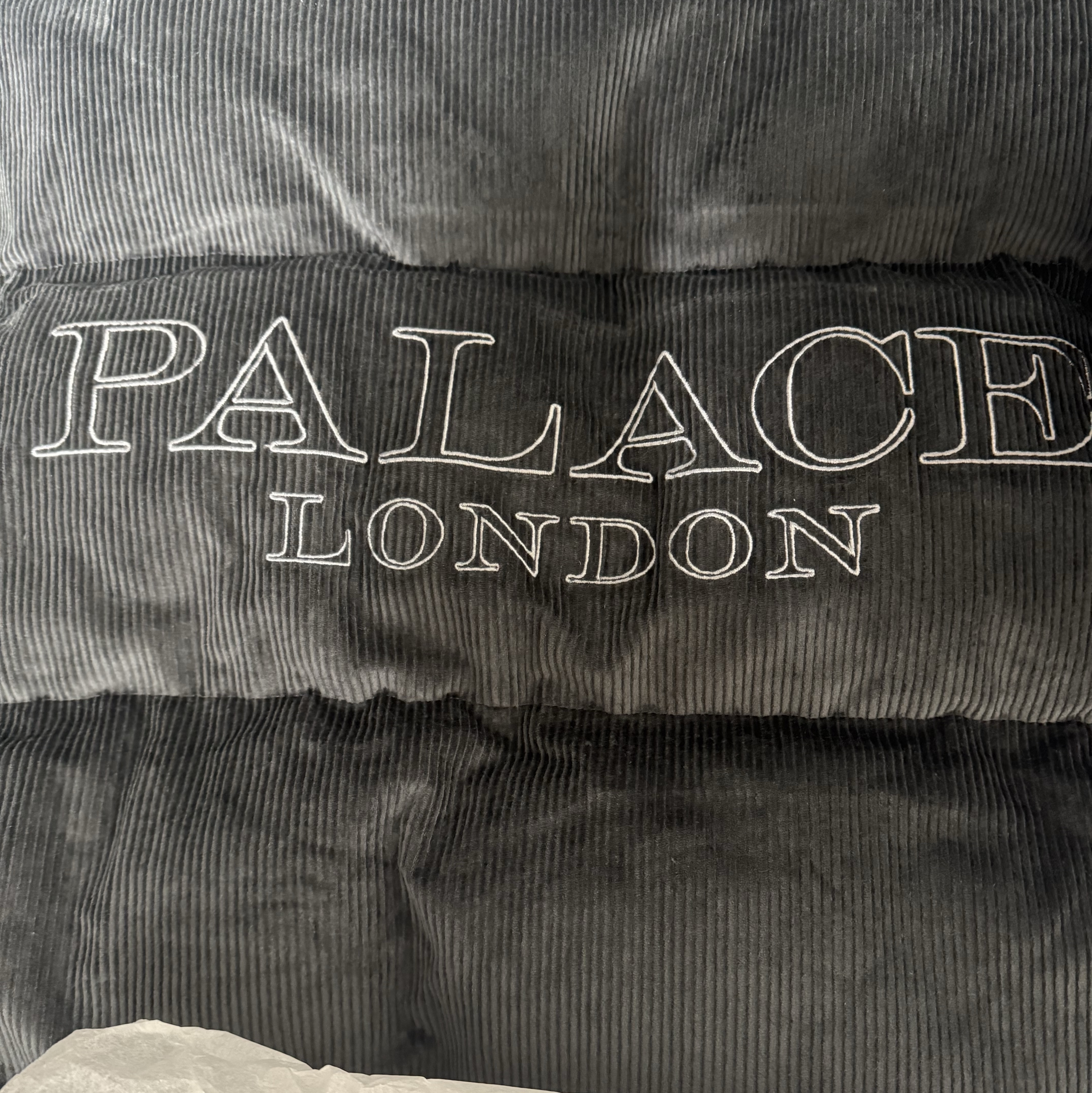 Palace Corduroy Puffa Jacket Black - 25SS 착용 스타일
