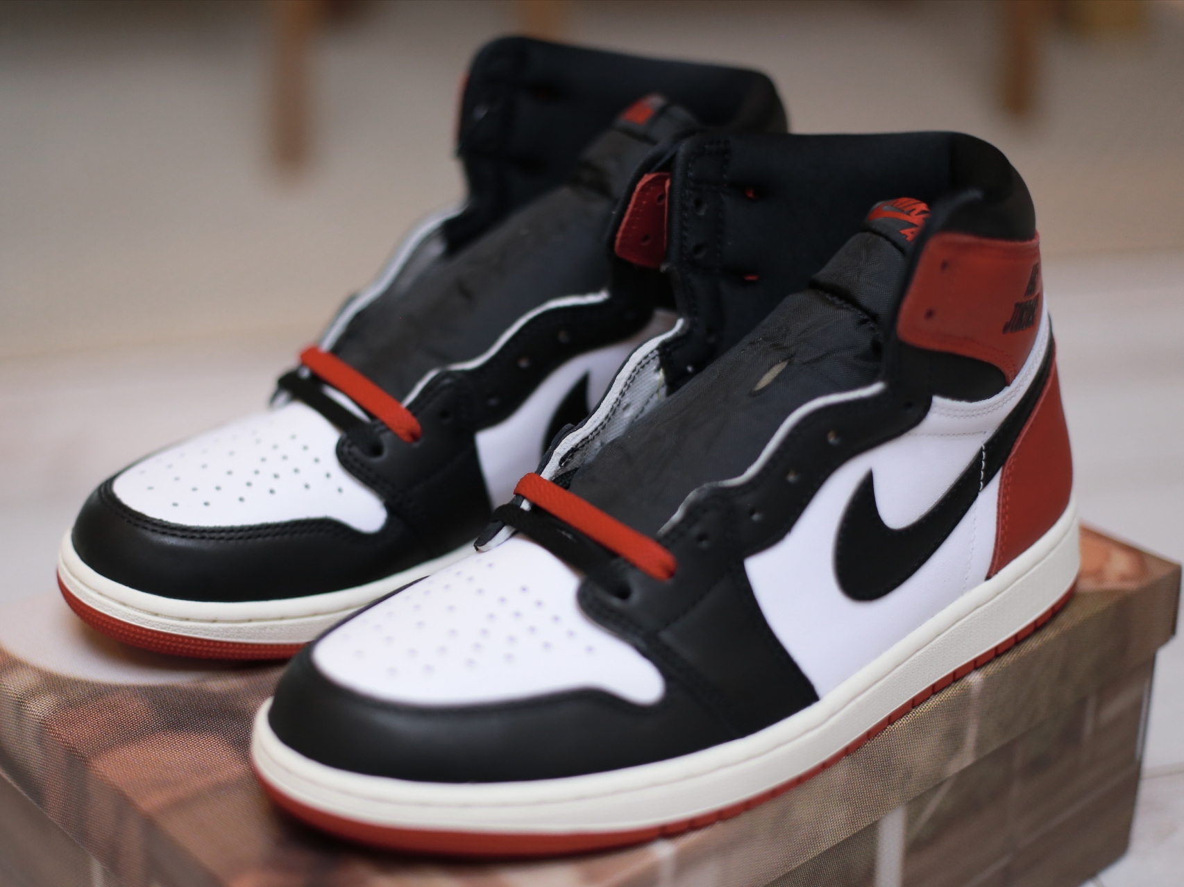 Jordan 1 Retro High OG Black Toe 착용 스타일 - 2