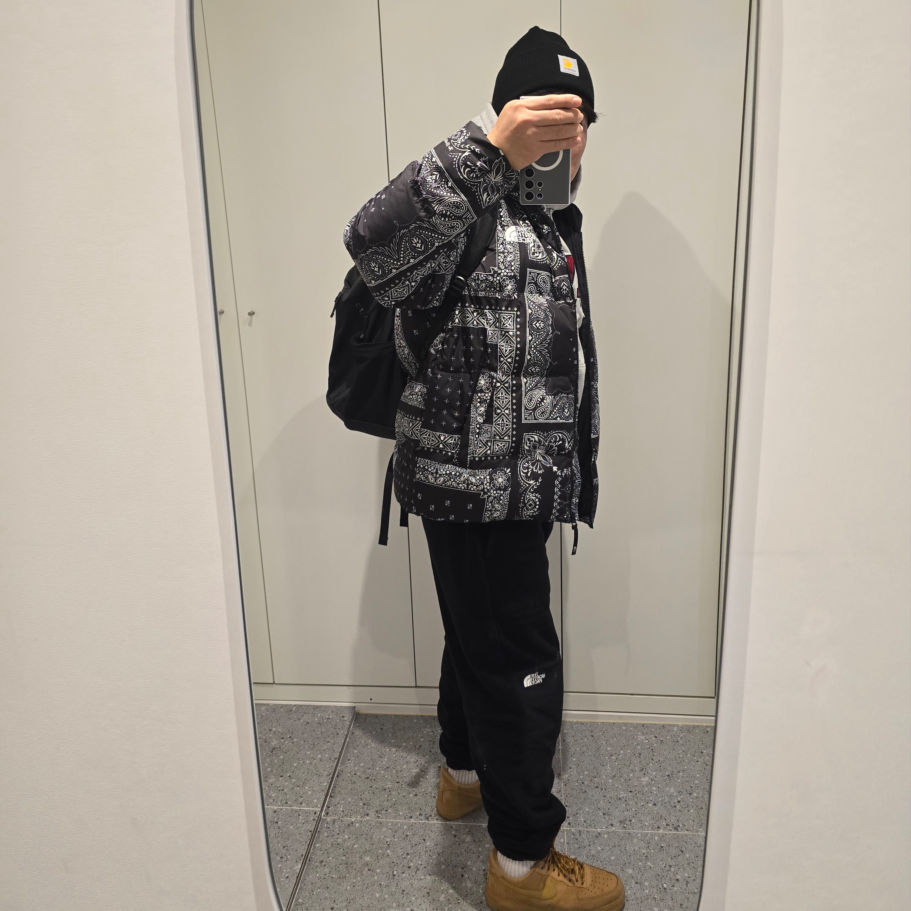 Nike Air Force 1 '07 WB Flax, The North Face Novelty Lofty Down Jacket Real Black 착용 스타일 - 2