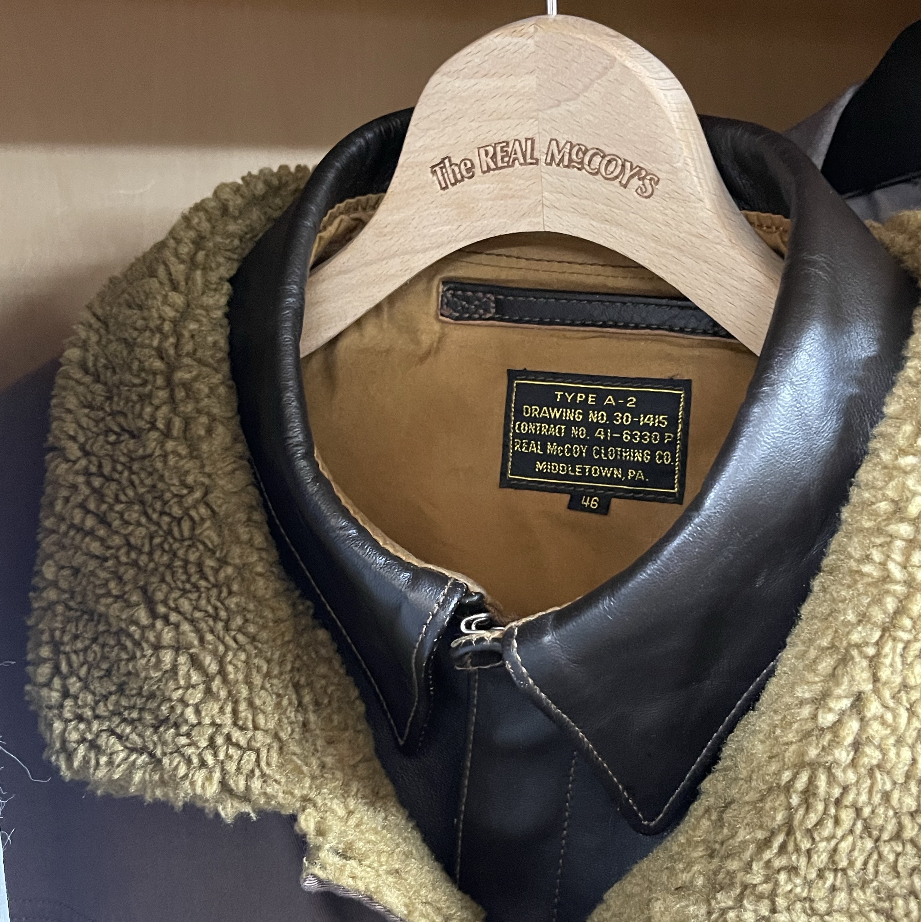 The Real McCoy's Type A-2 Leather Jacket Seal Brown 착용 스타일 - 1