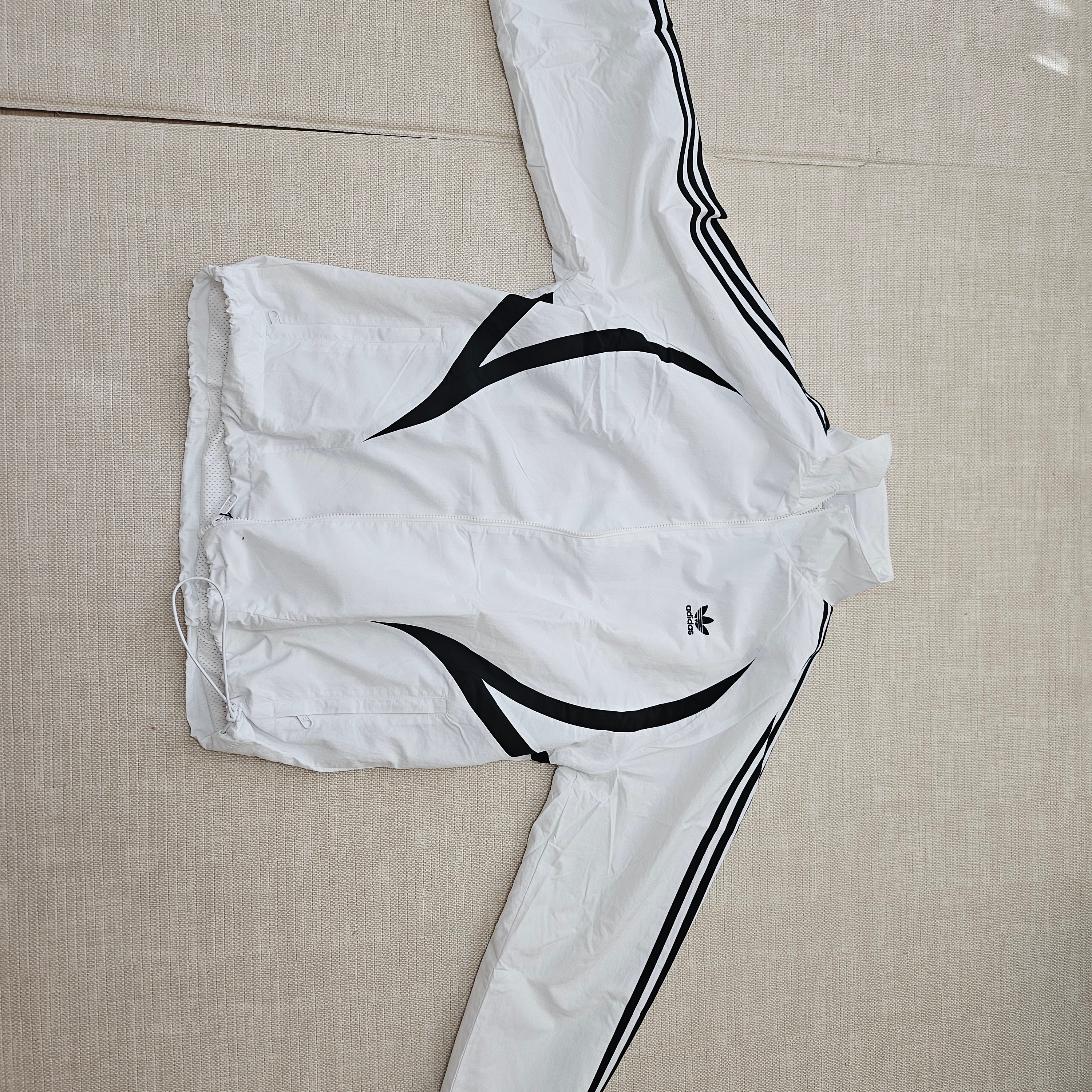 Adidas Archive Track Top White Black - KR Sizing 착용 스타일