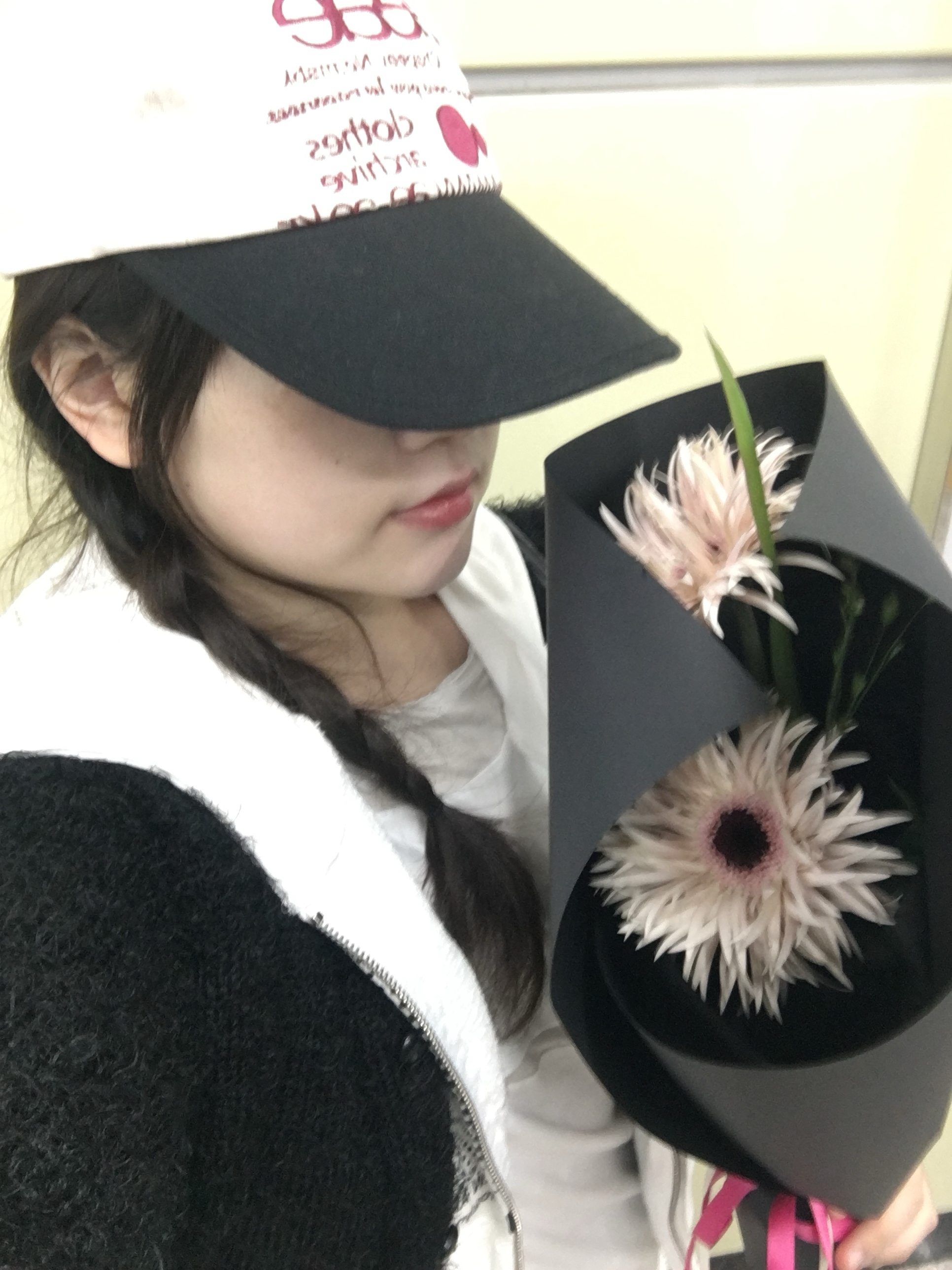 에이에이 웹 로고 5 패널 볼캡 에크루 블랙, 아디다스 슈퍼스타 코어 블랙 화이트 착용 스타일 - 3