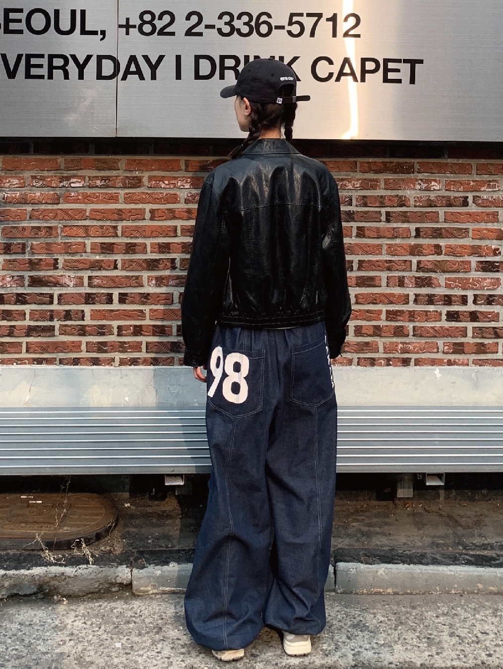 [KREAM 단독] 이알에스코 오리지널 로고 캡 리얼트리, 이알에스코 오리지널 로고 캡 블랙 착용 스타일 - 6