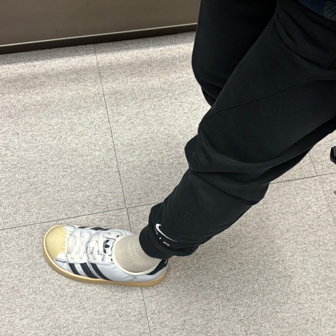 Adidas Puffylette Superstar Cloud White 착용 스타일