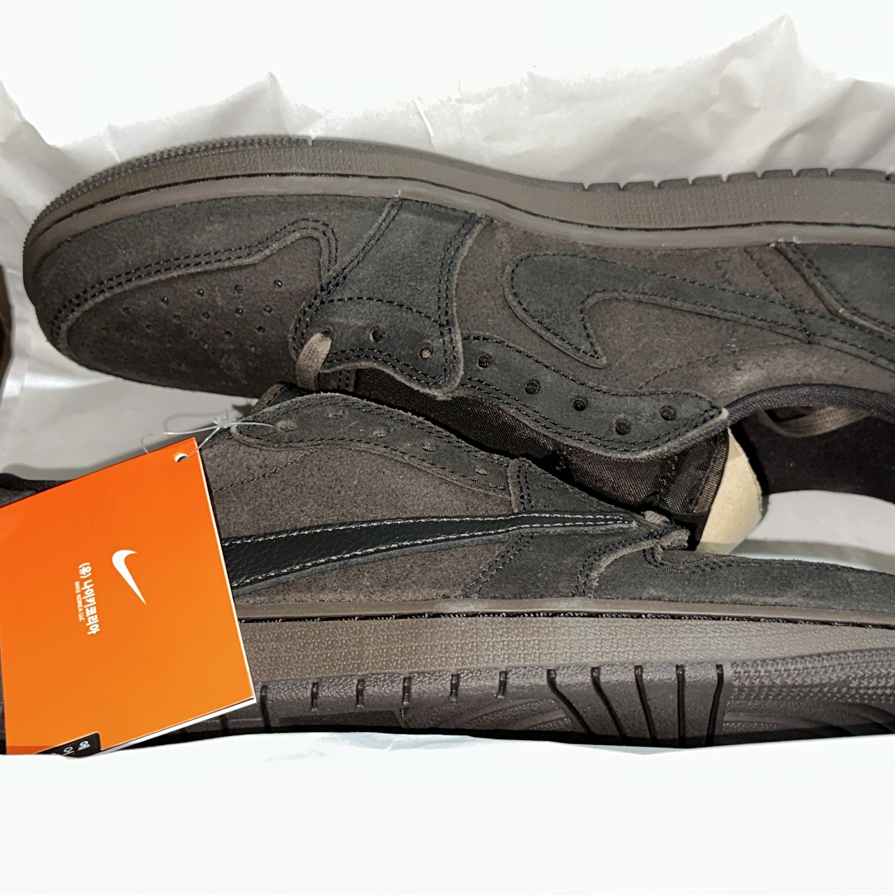 Jordan 1 x Travis Scott Retro Low OG SP Velvet Brown and Dark Mocha 착용 스타일