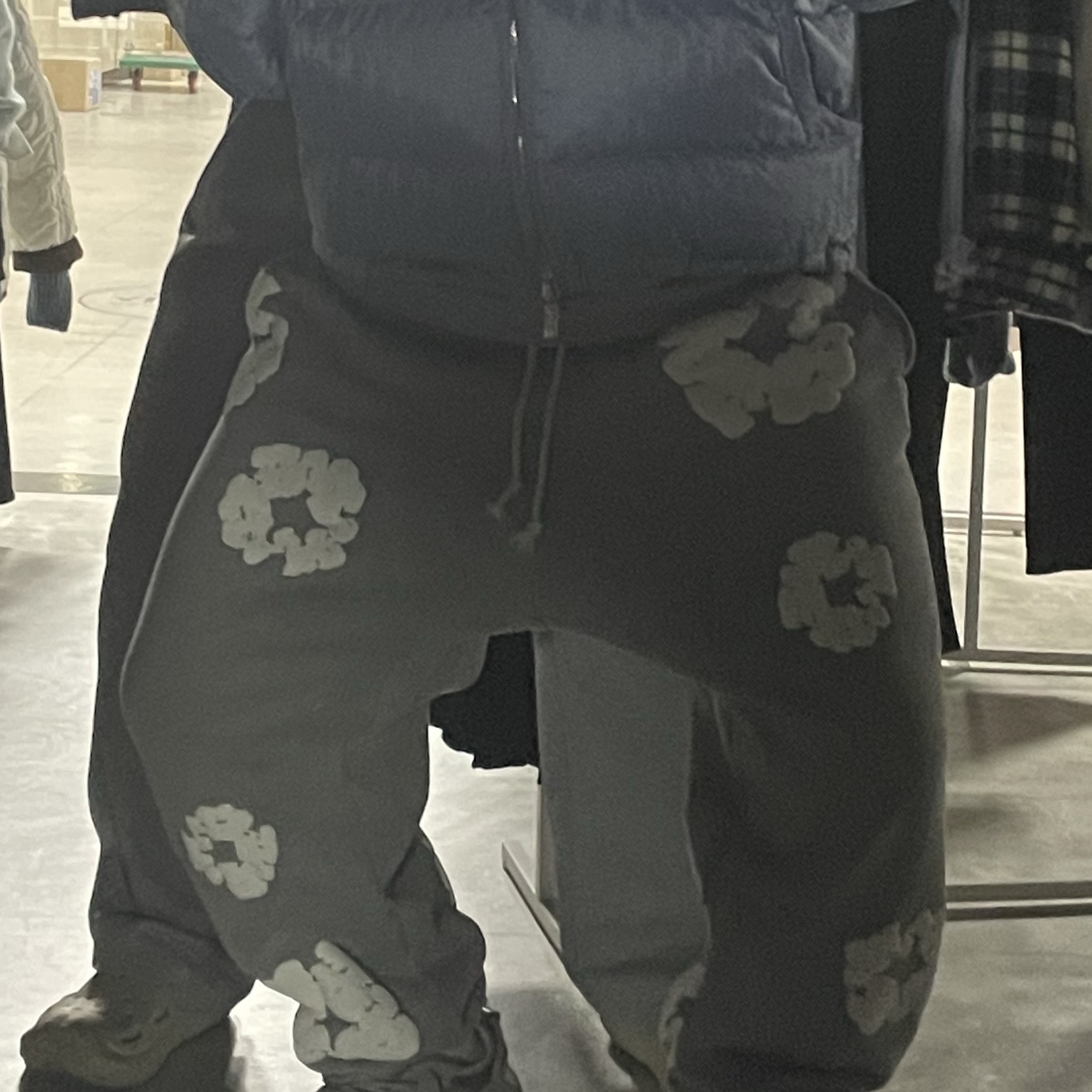 Denim Tears The Cotton Wreath Sweatpants Grey, Dior Oblique Down Jacket Pearl Technical Jacquard 착용 스타일