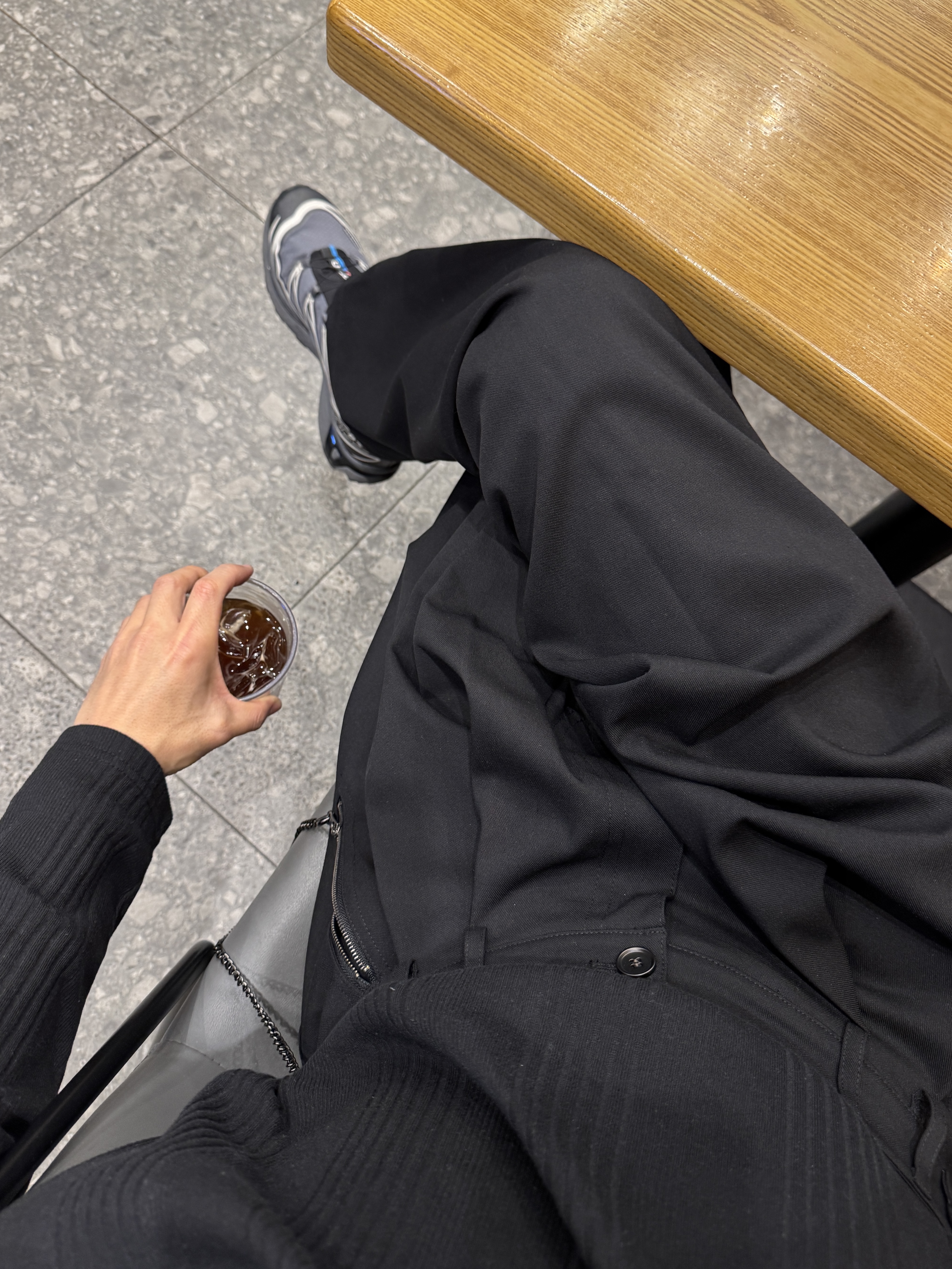 Salomon XT-6 Gore-Tex Black Ebony 착용 스타일 - 1