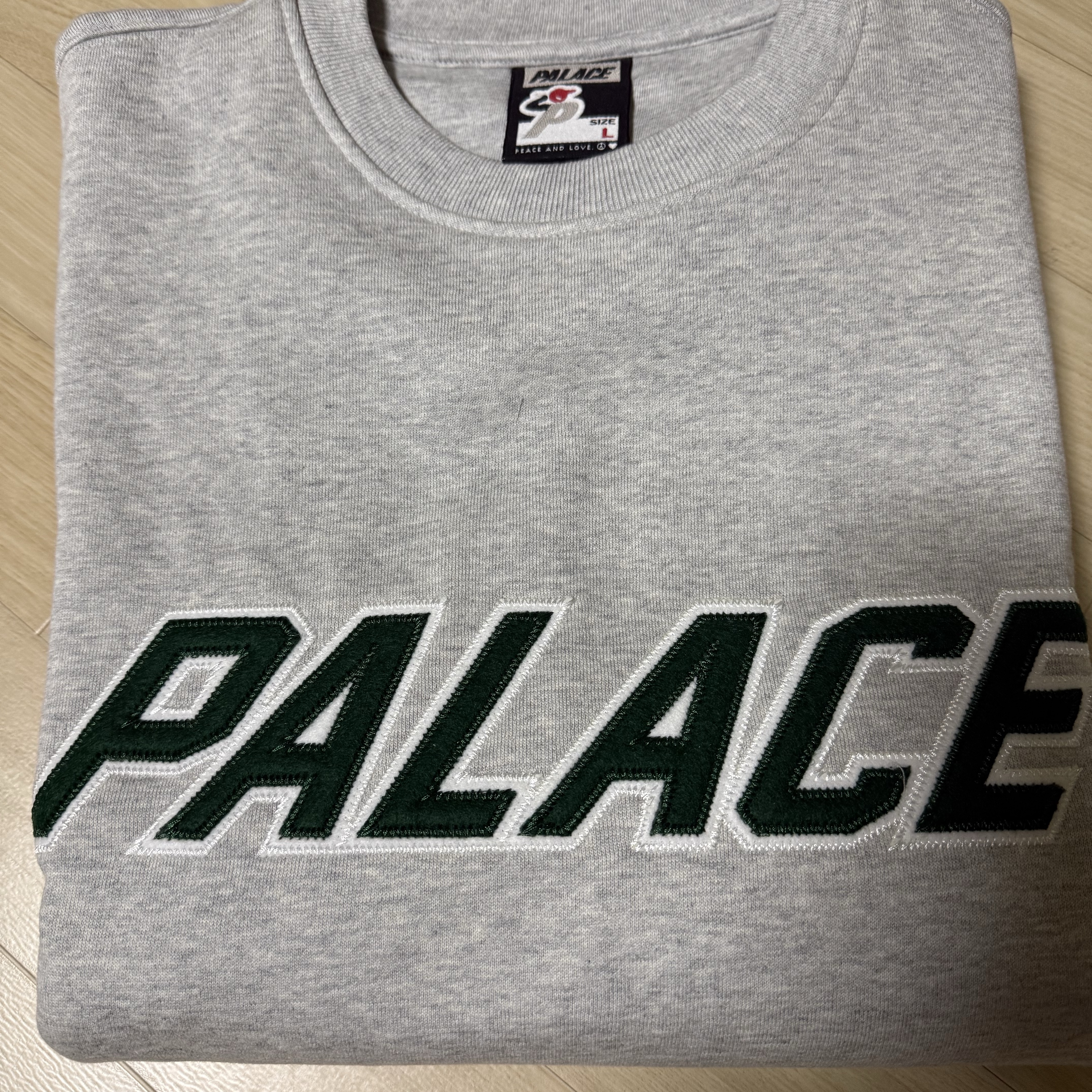 Palace Applique Team Crew Grey Marl - 25SS 착용 스타일 - 2