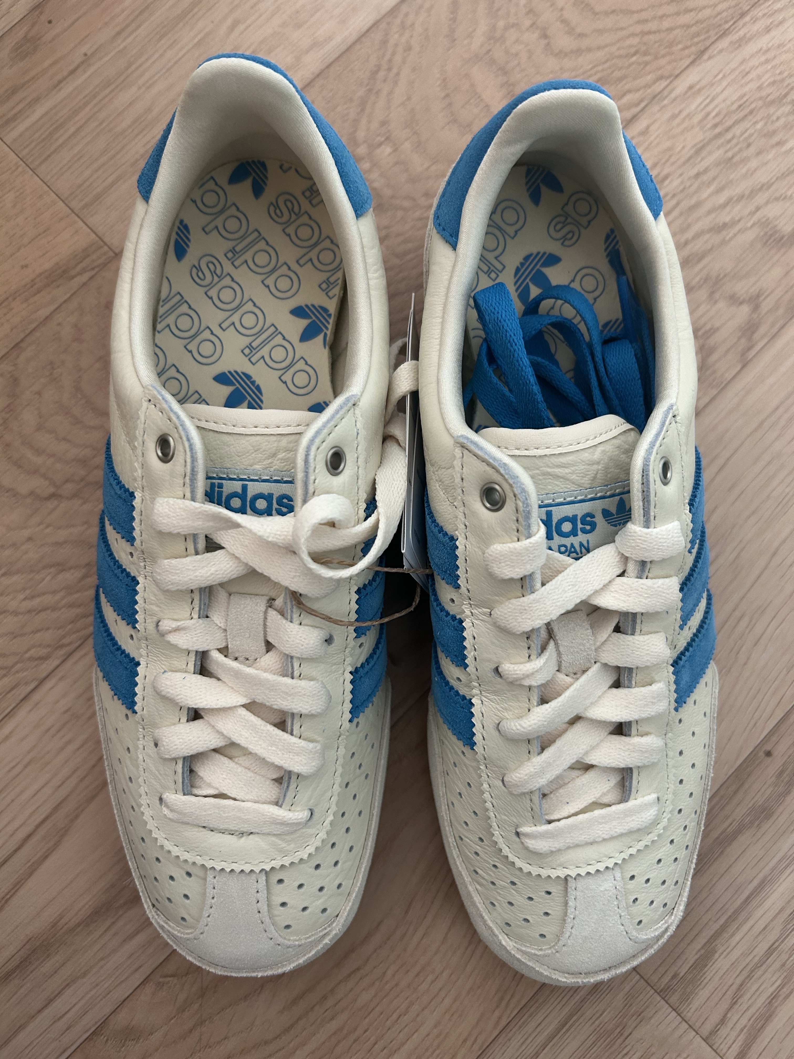 (W) Adidas Japan Cream White Blue 착용 스타일
