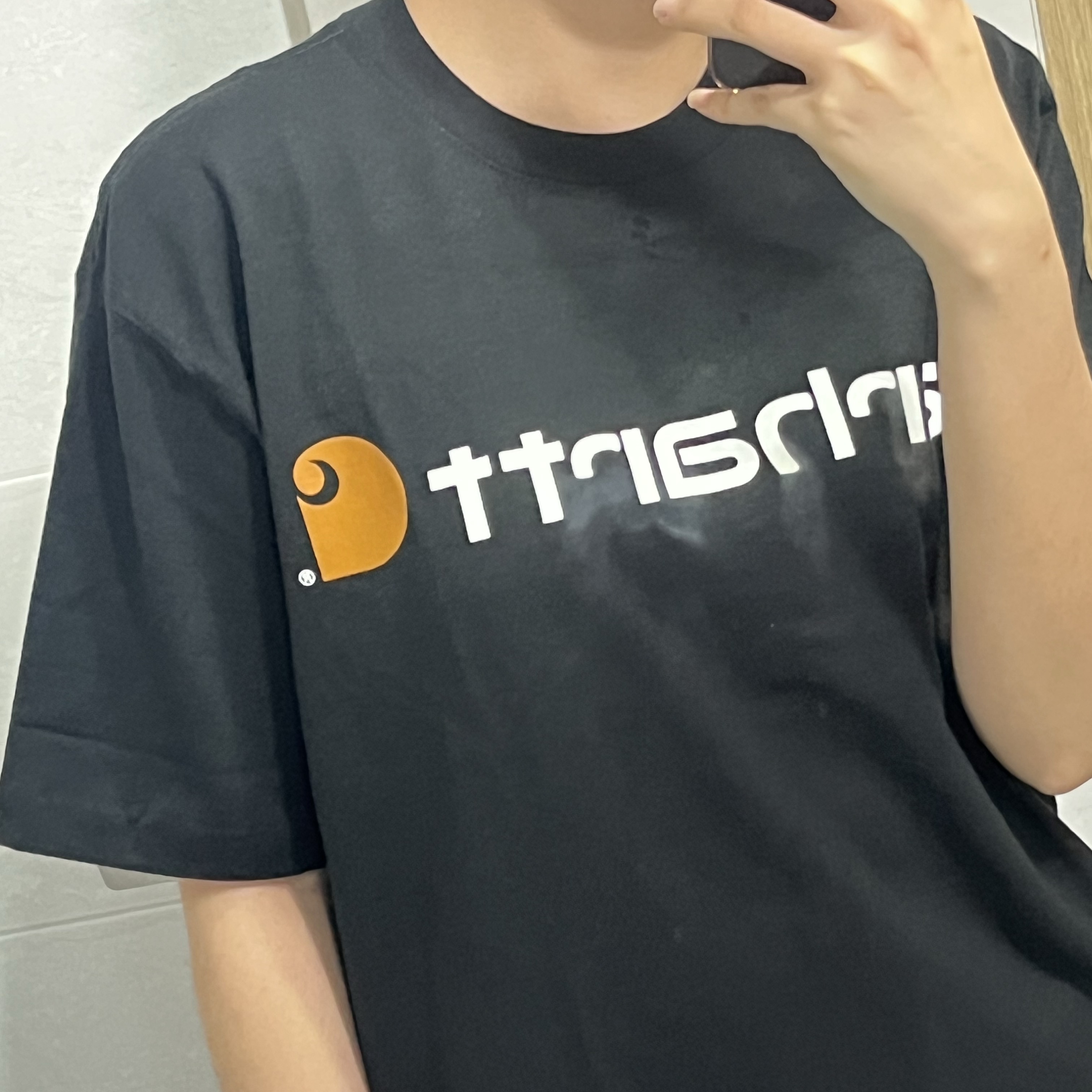 Carhartt Loose Fit Heavyweight Regular Short Sleeve Logo Graphic T-Shirt Black 착용 스타일
