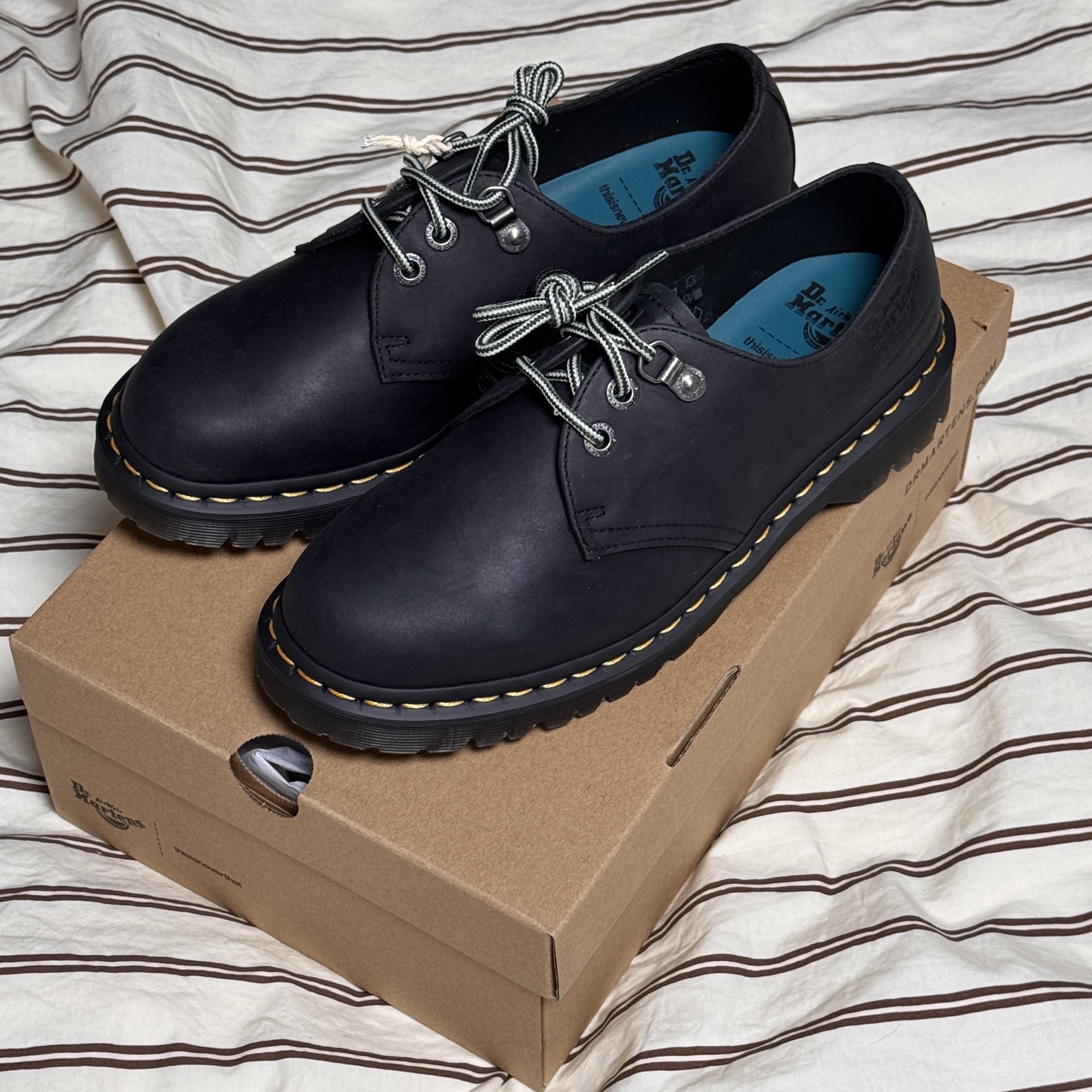 Dr. Martens x Thisisneverthat 1461 Waxed Full Grain Black 착용 스타일