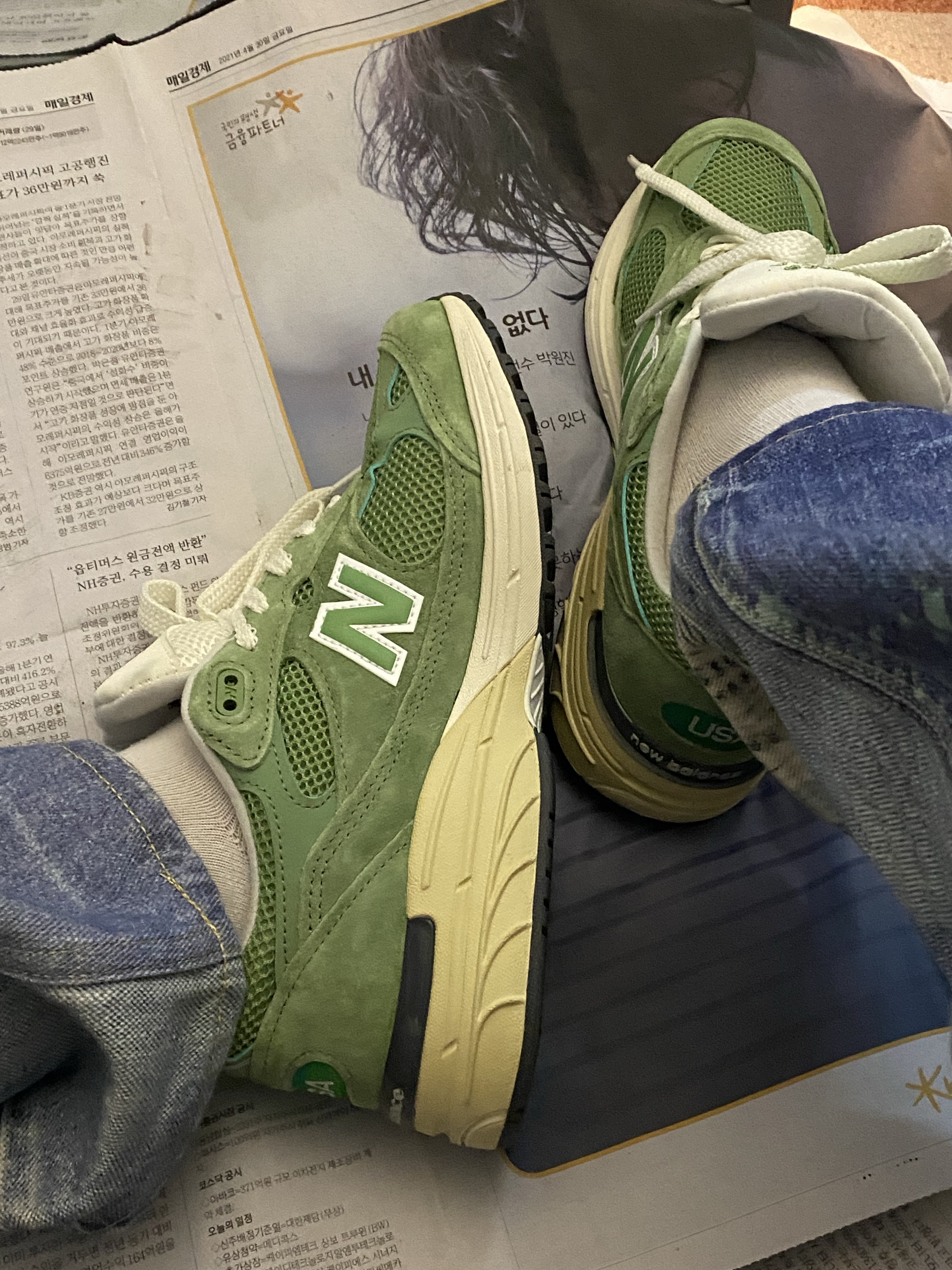 Our Legacy Third Cut Digital Denim Print, New Balance 993 Made in USA Chive Sea Salt 착용 스타일 - 2