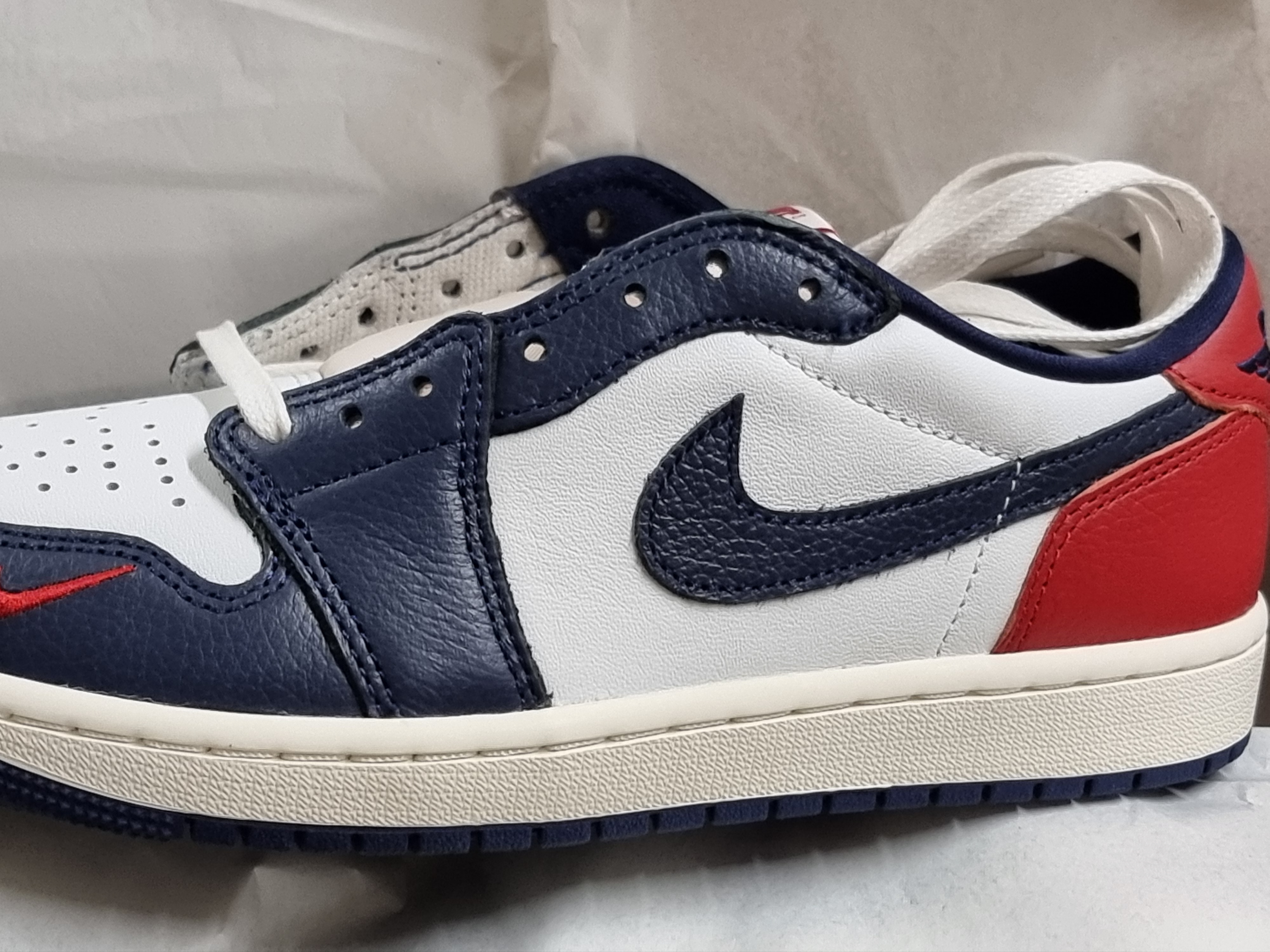 Jordan 1 Retro Low OG Gym Red and Midnight Navy 착용 스타일