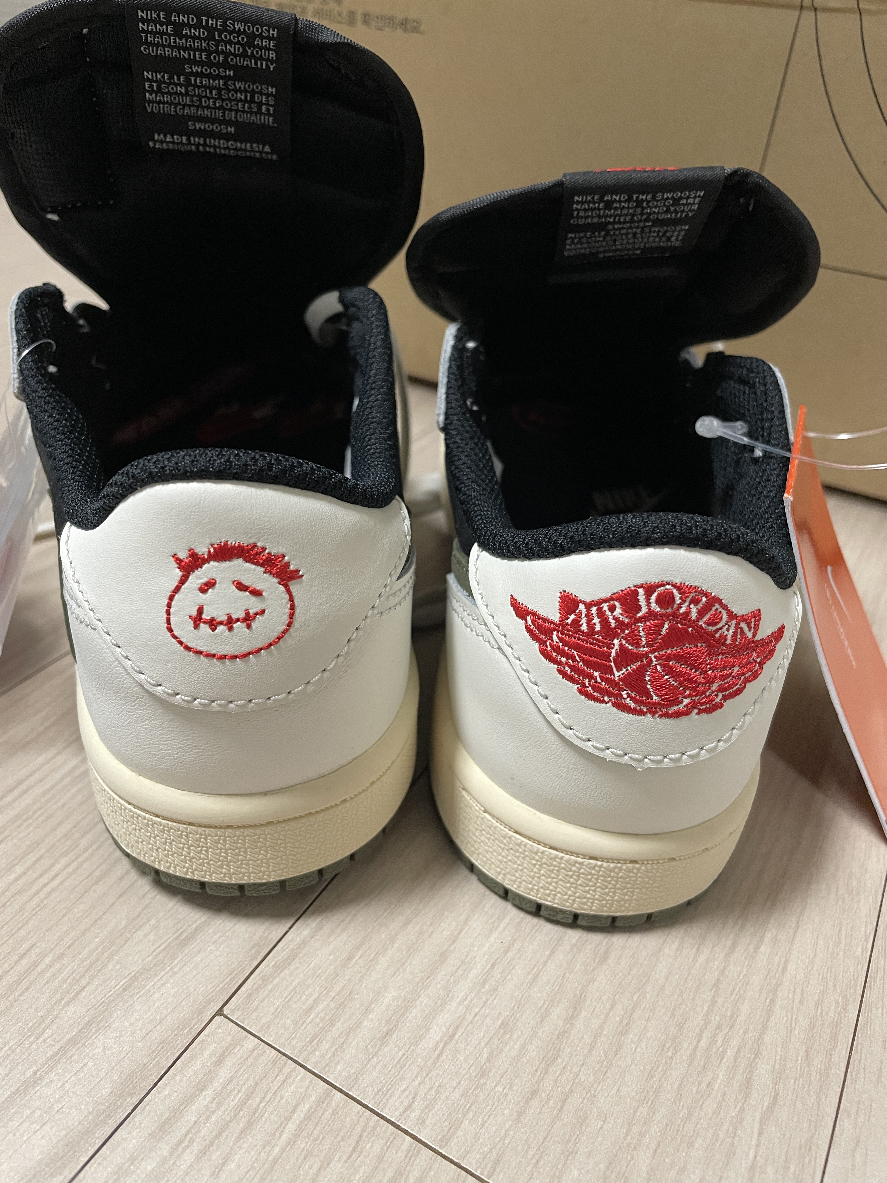 (W) Jordan 1 x Travis Scott Retro Low OG SP Medium Olive 착용 스타일 - 1