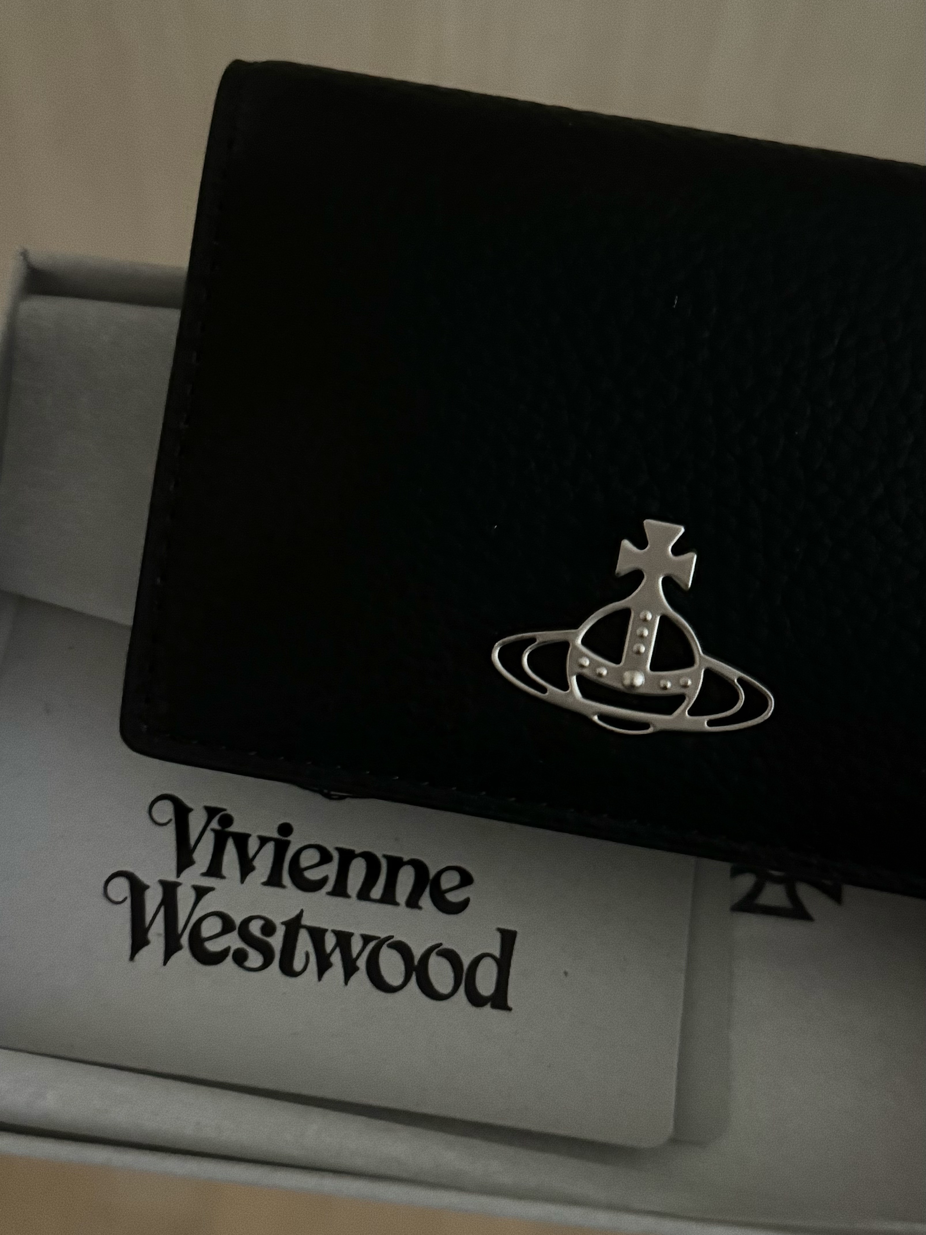 Vivienne Westwood Synthetic Card Holder Black 착용 스타일