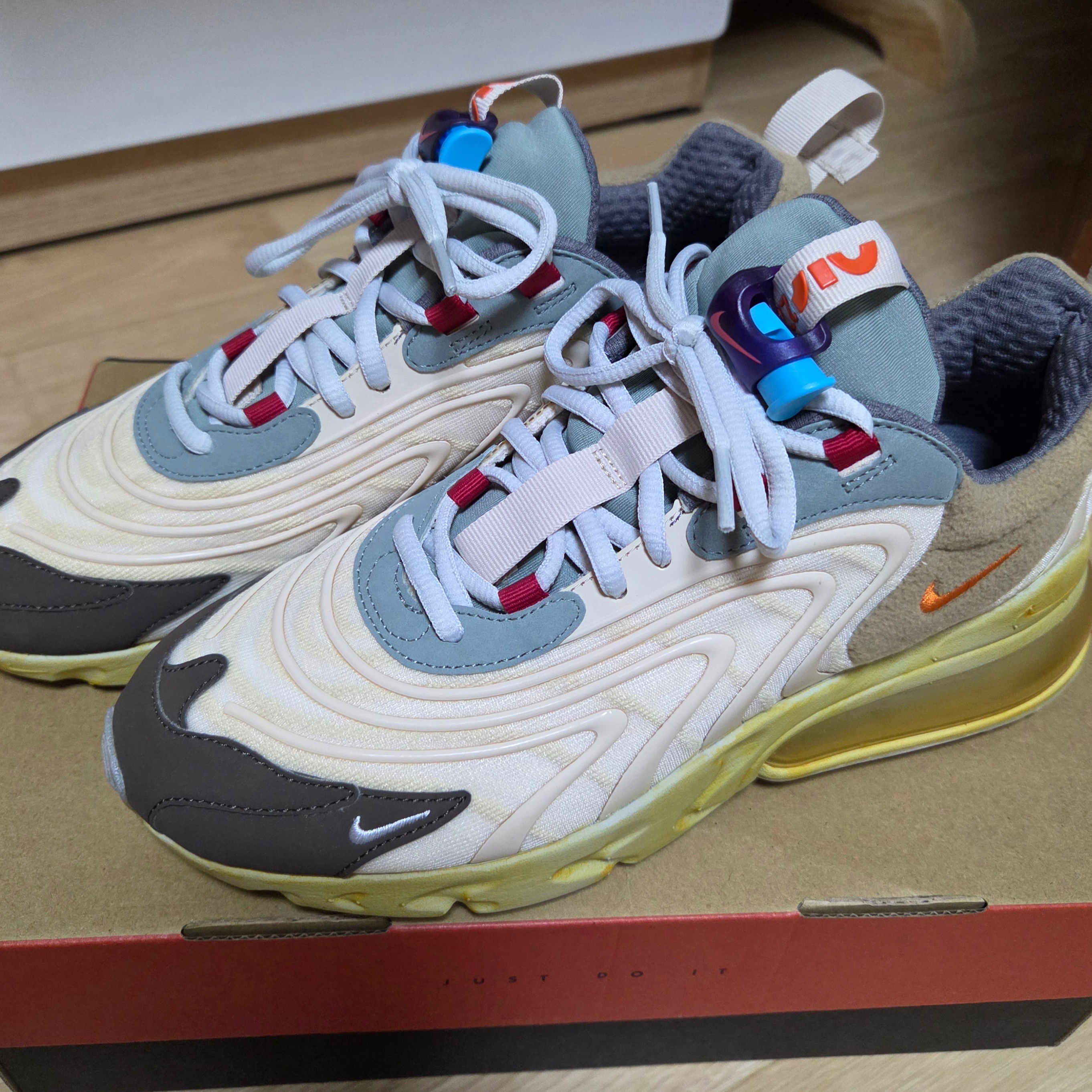 Nike x Travis Scott Air Max 270 React Cactus Trails 착용 스타일