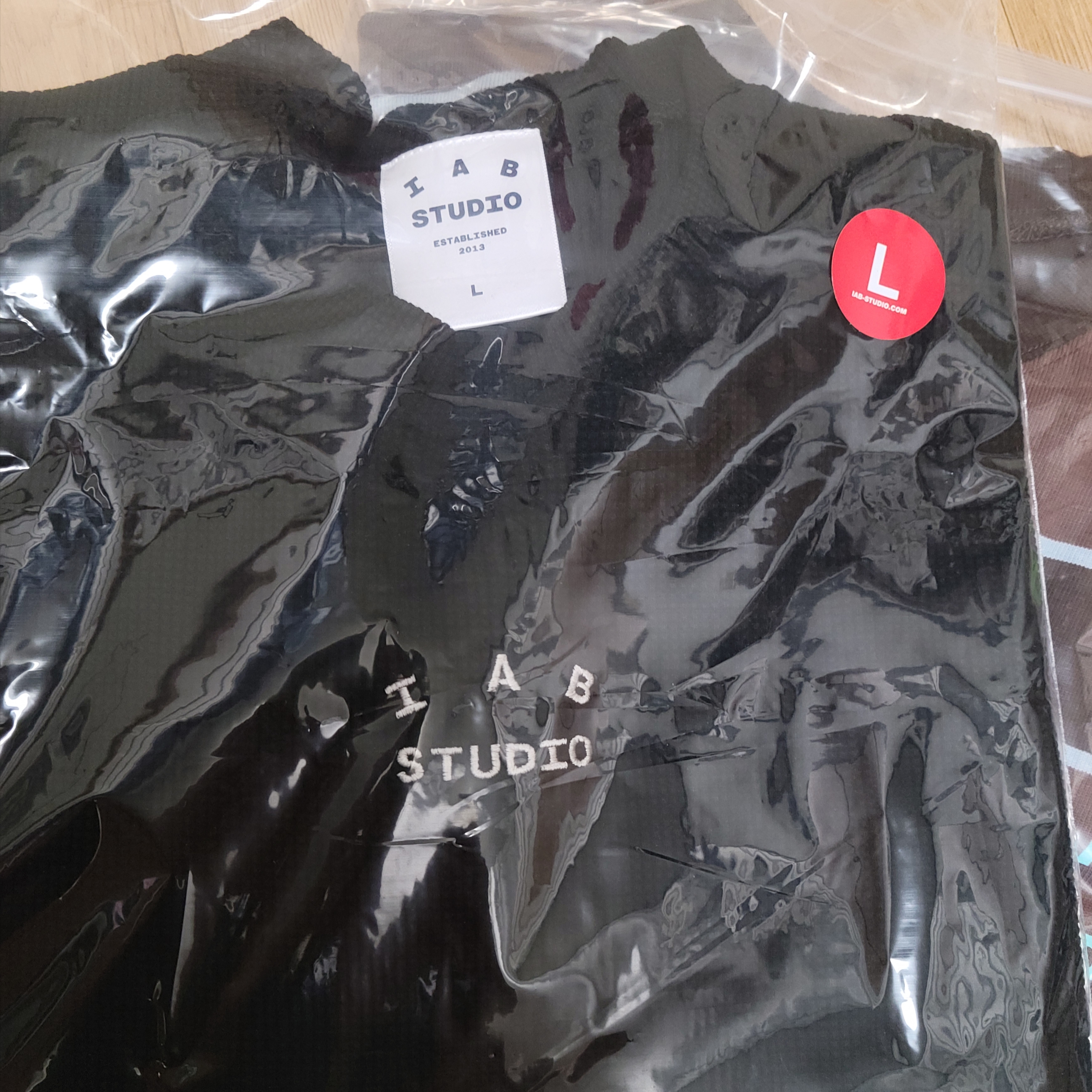 IAB Studio Waffle Long Sleeve Black White 착용 스타일