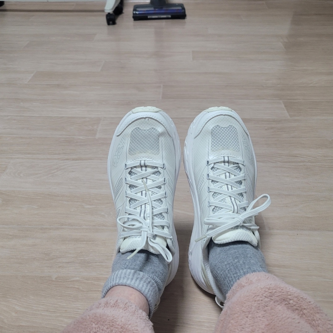 Hoka Mafate Speed 2 White Lunar Rock 착용 스타일