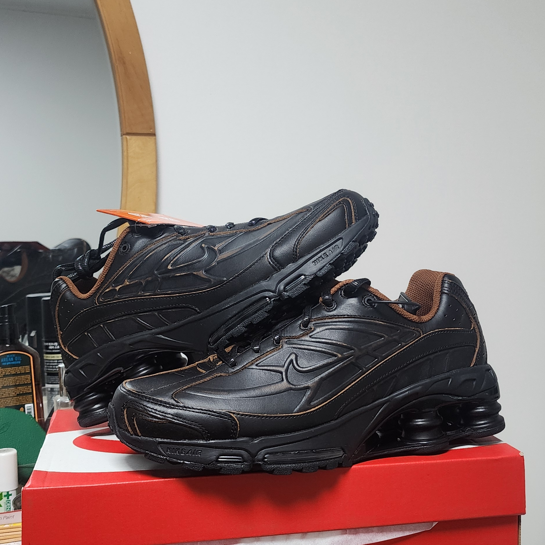 Nike Shox Ride 2 PRM Black and Light British Tan 착용 스타일