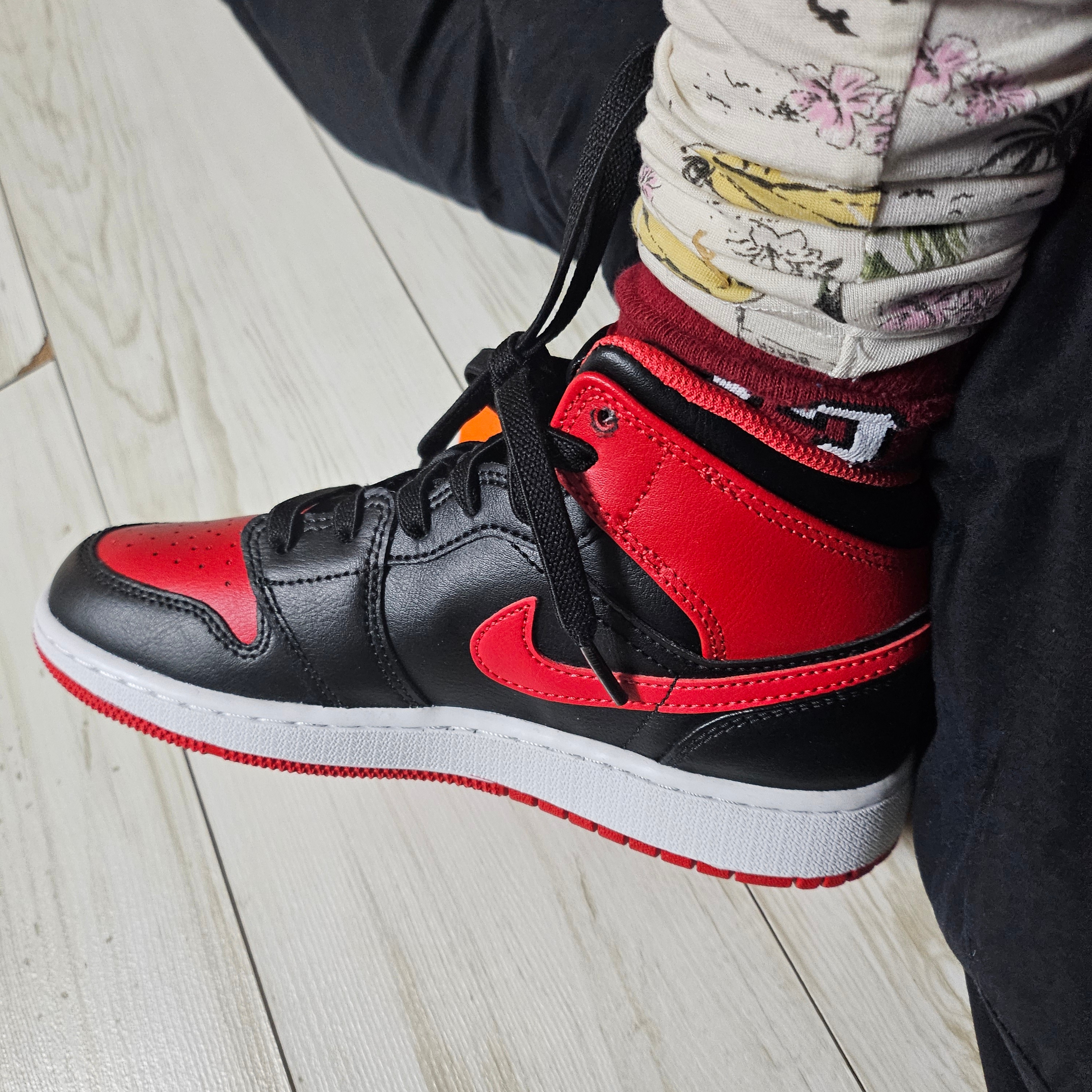 (GS) Jordan 1 Mid Black Fire Red 착용 스타일 - 2