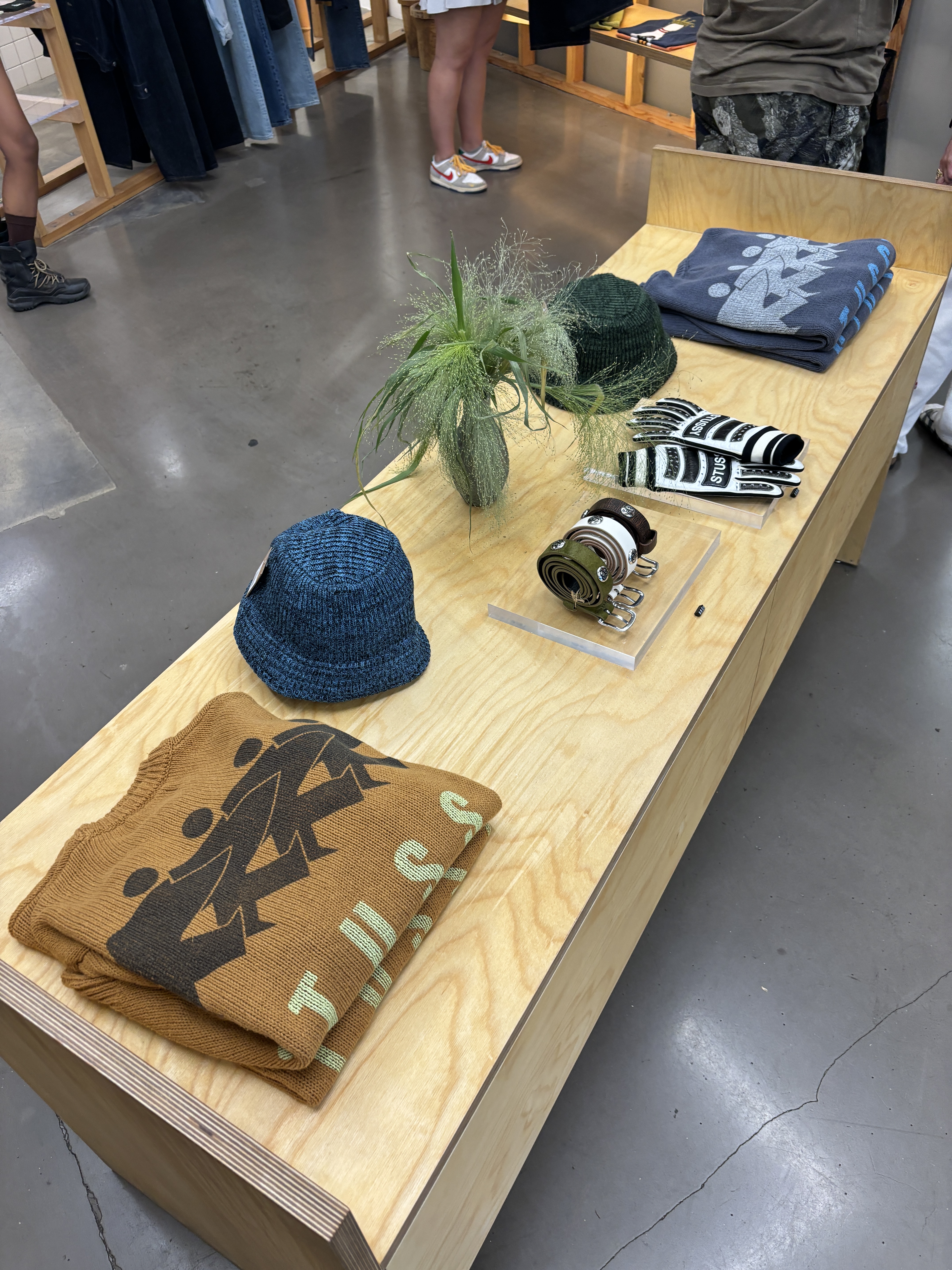 Stussy x Our Legacy Frame Pigment Dyed T-Shirt Natural, Adidas Yeezy Slide Azure 착용 스타일 - 5