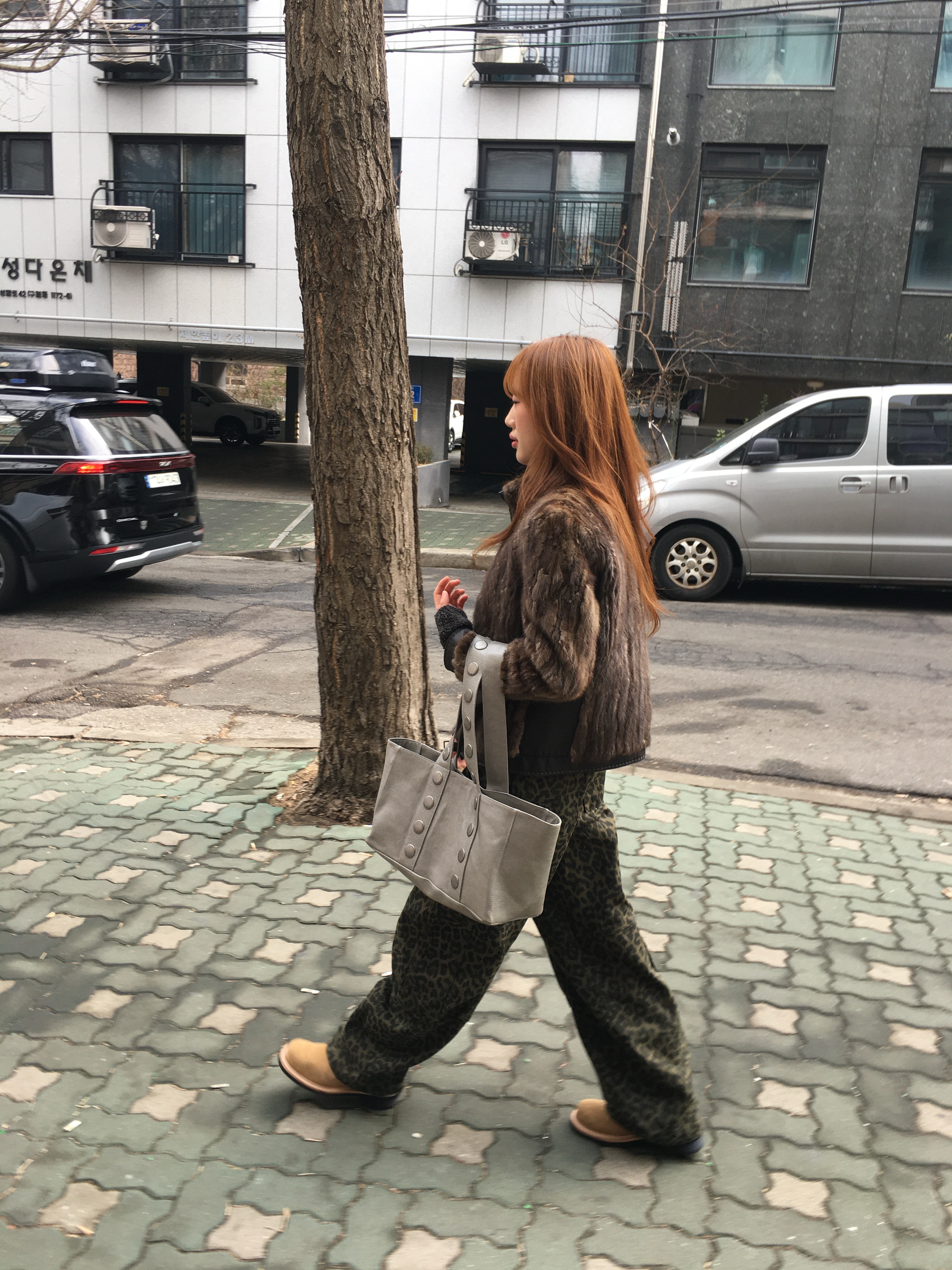 Karactor Lumping Cargo Pants Leopard Khaki 착용 스타일 - 3
