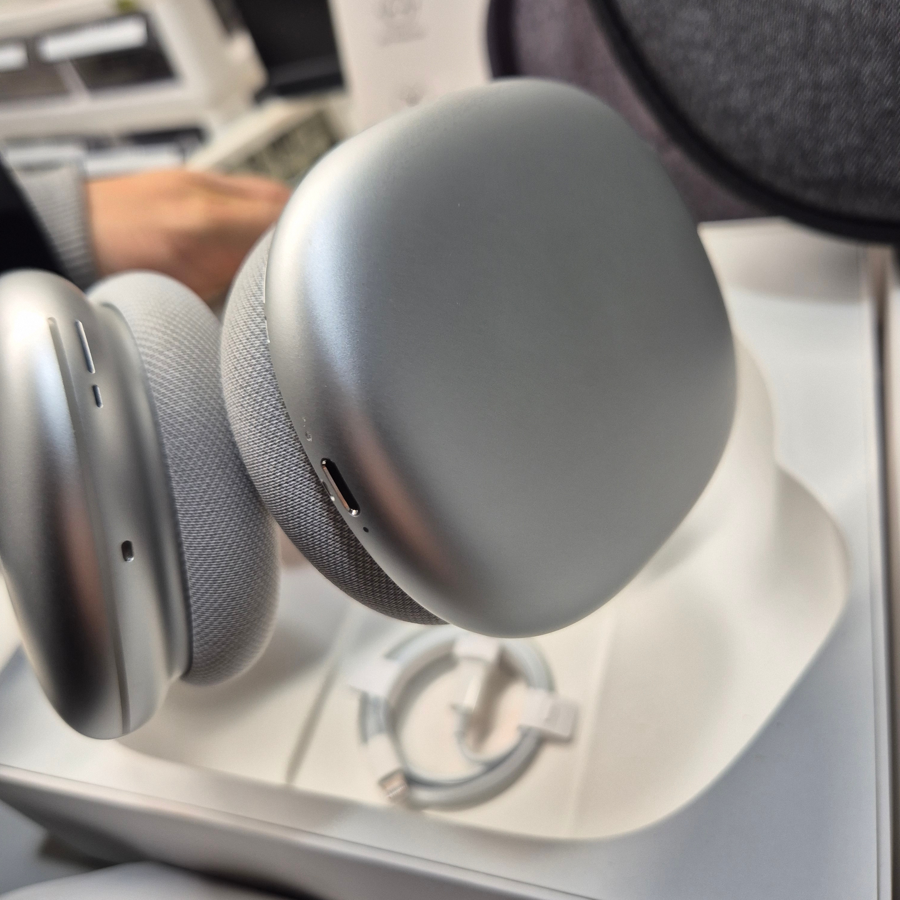 Apple AirPods Max Lightning Silver (Korean Ver.) 착용 스타일