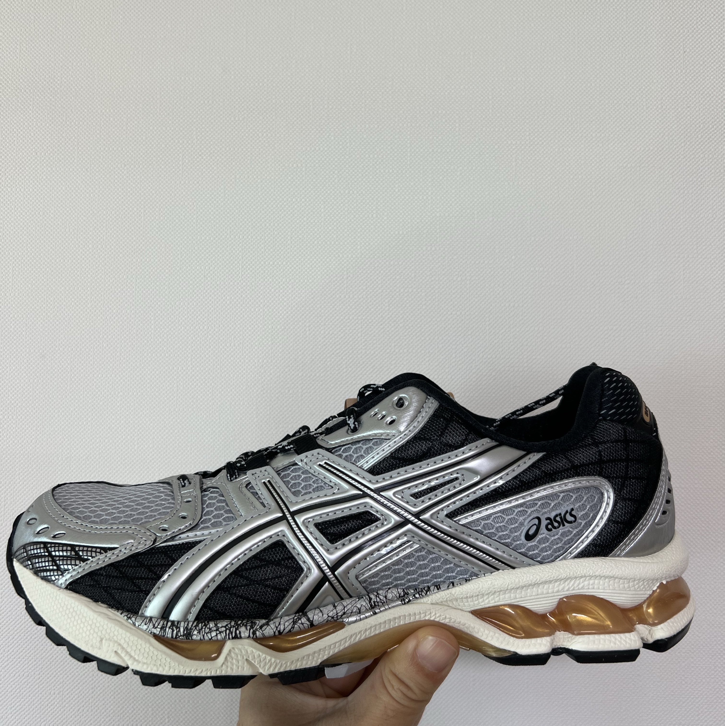 Asics Gel-Nimbus 10.1 Piedmont Grey Pure Silver, NOMANUAL 無規則 Ball Cap Black 착용 스타일 - 1