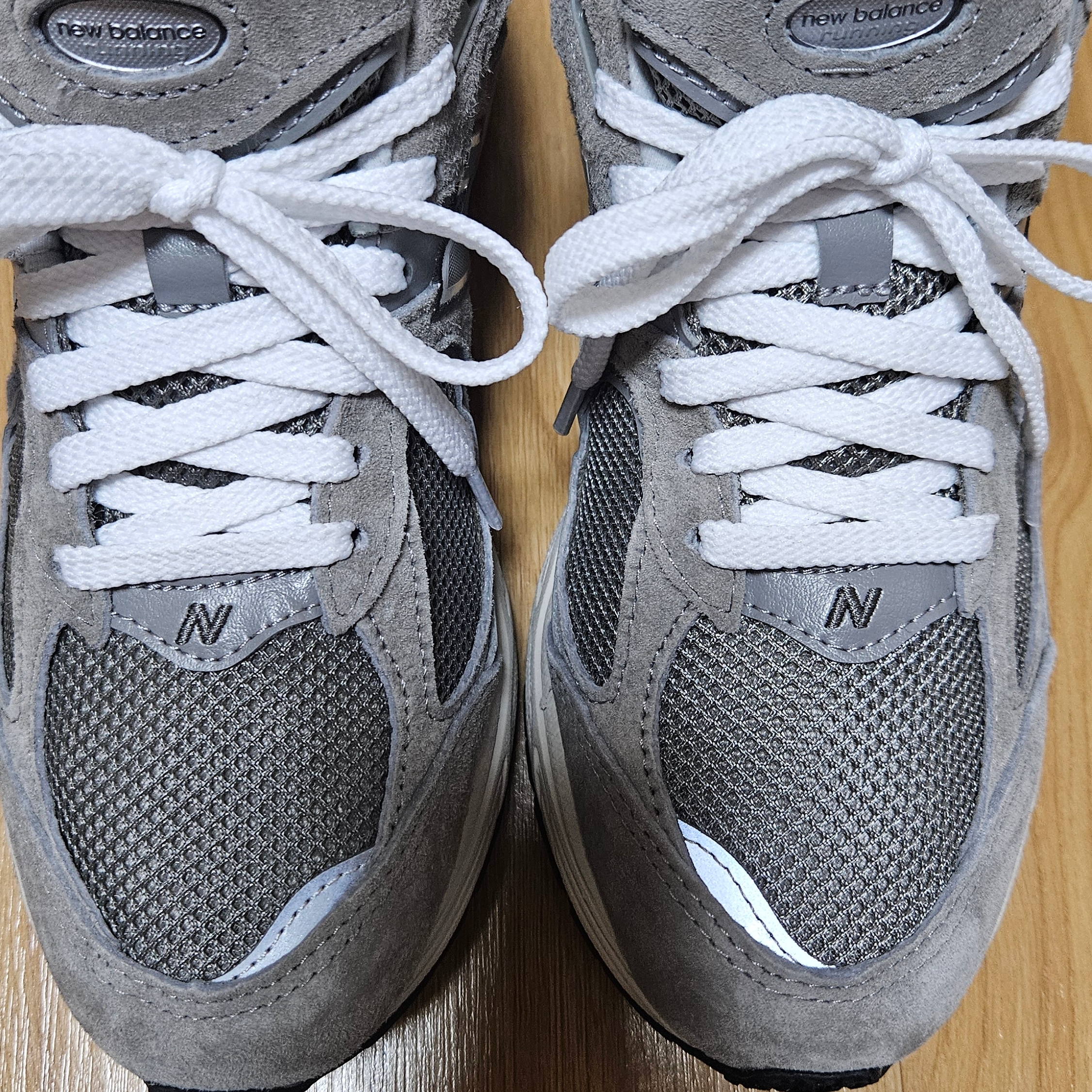 New Balance 2002R Grey 착용 스타일