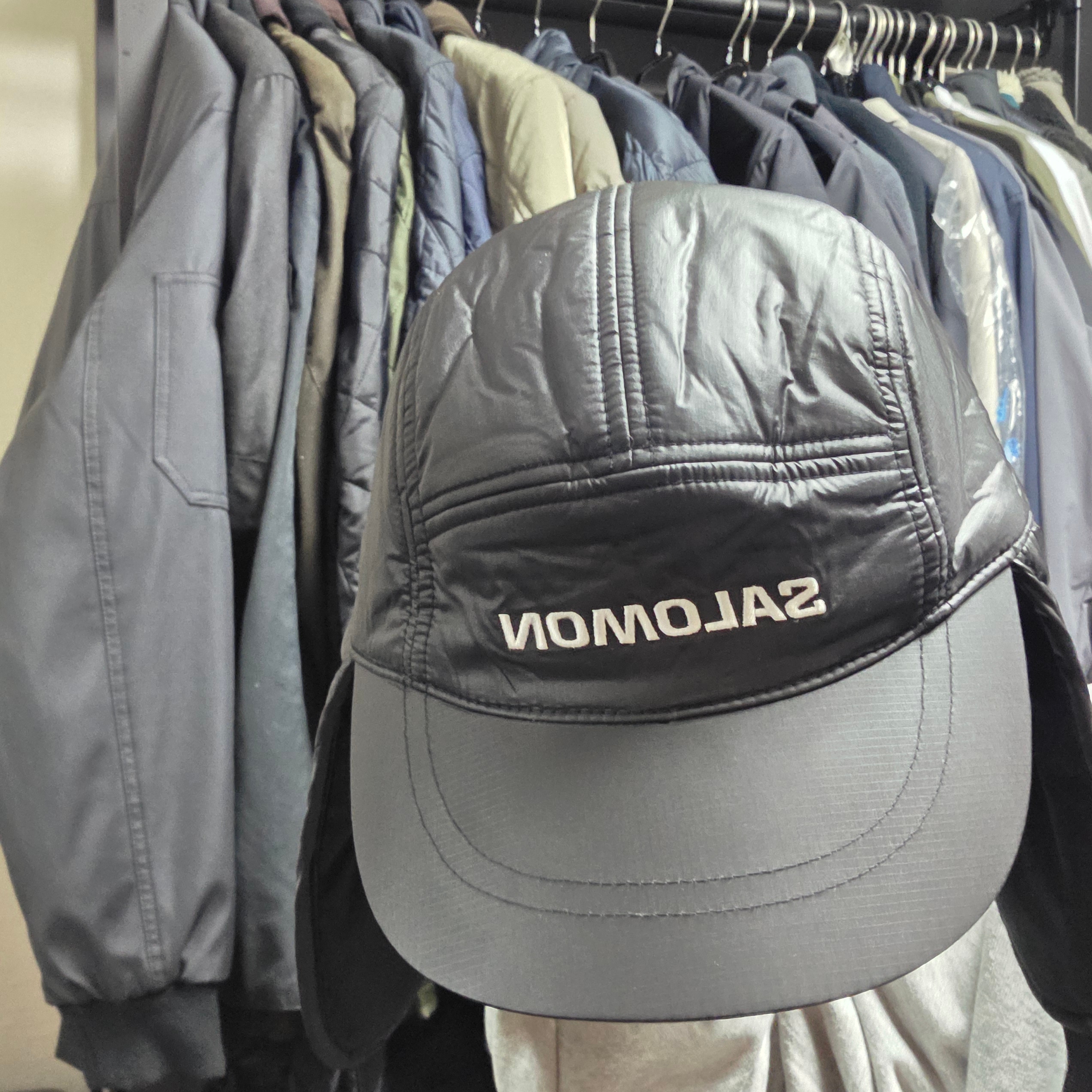Salomon Thermo Trapper Hat Black 착용 스타일