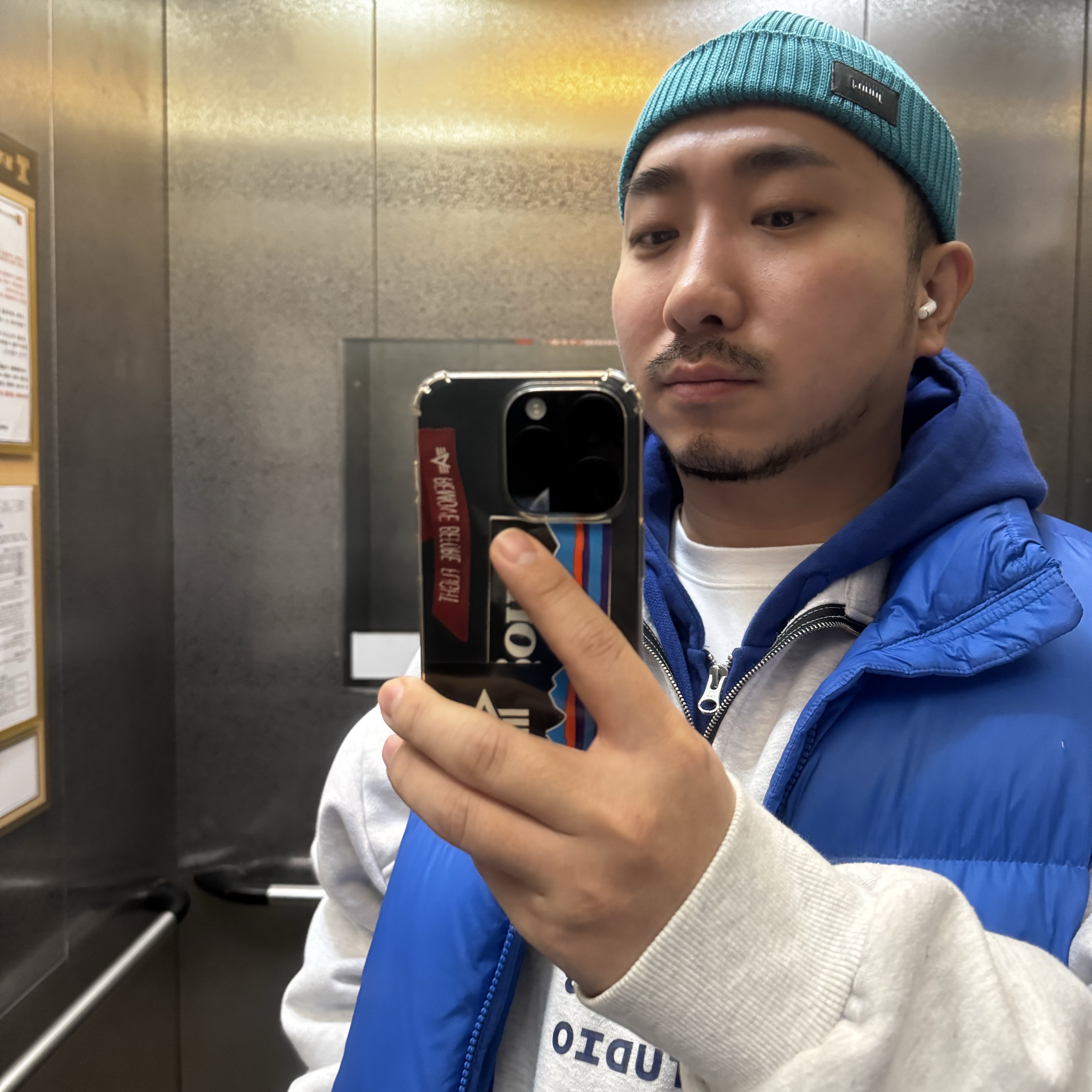 IAB Studio Half Zip Pullover Light Gray 착용 스타일