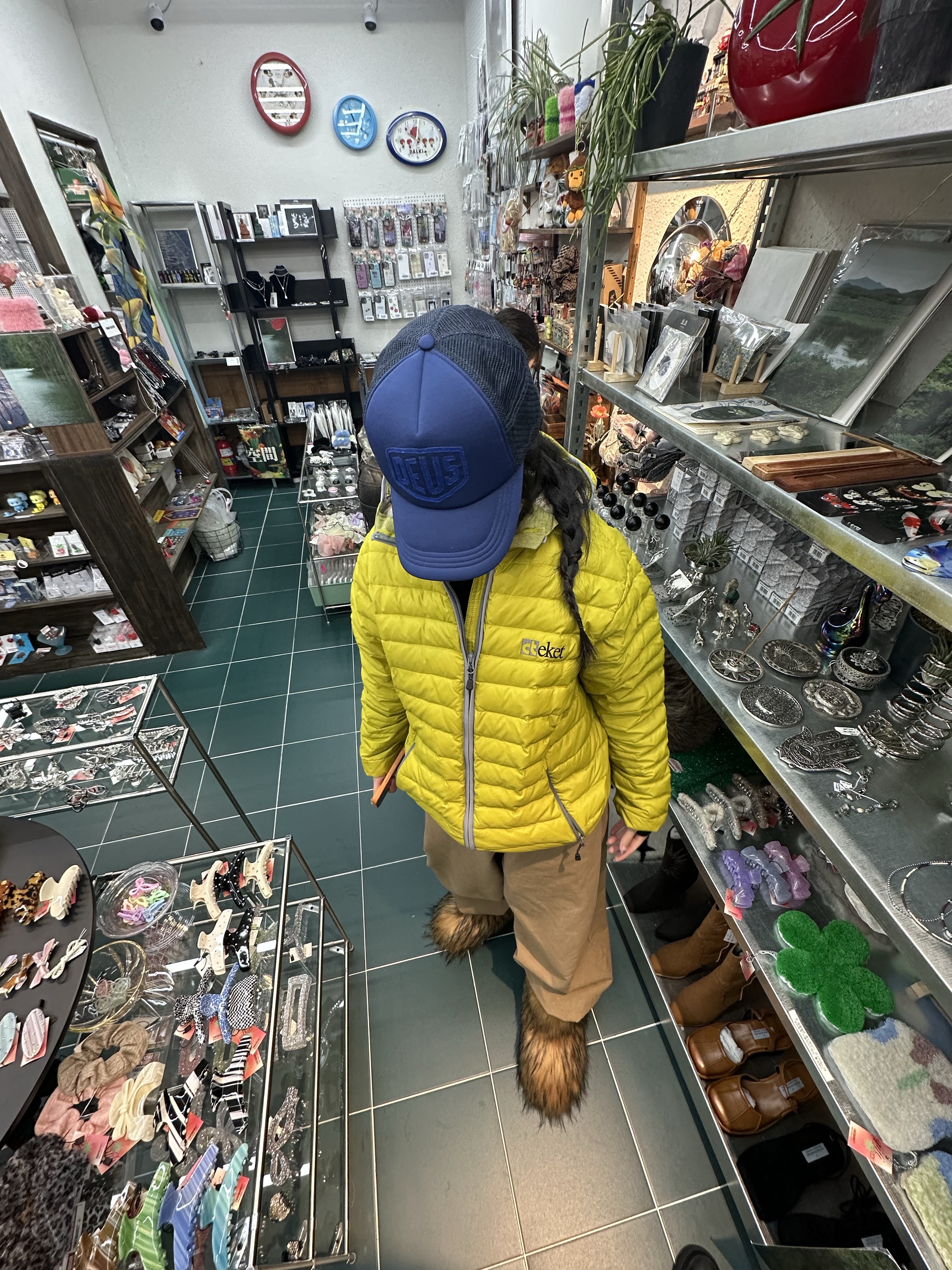 테켓 플랜 라이트웨이트 다운 자켓 옐로우 착용 스타일 - 1