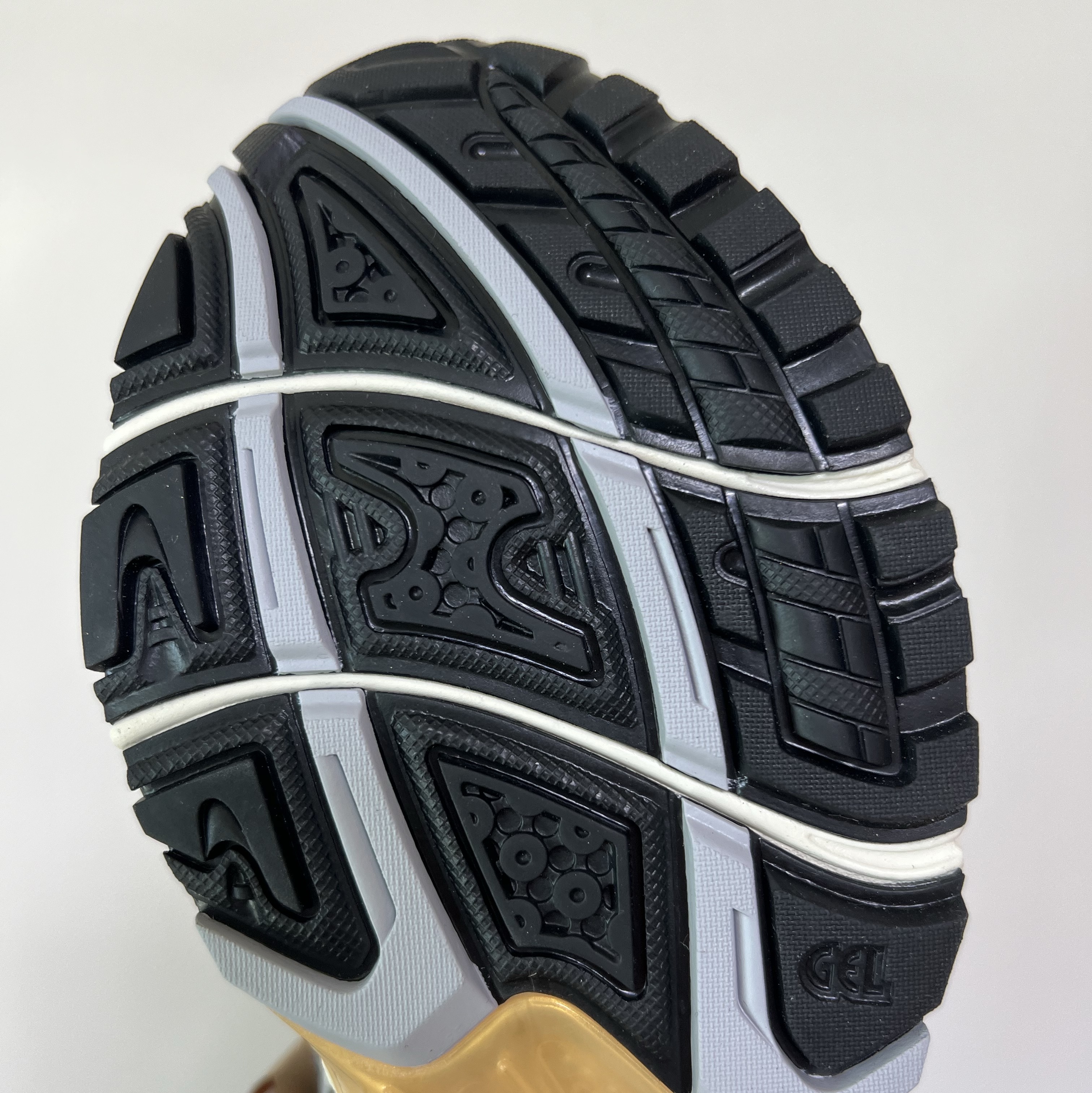 Asics Gel-Nimbus 10.1 Piedmont Grey Pure Silver, NOMANUAL 無規則 Ball Cap Black 착용 스타일 - 5
