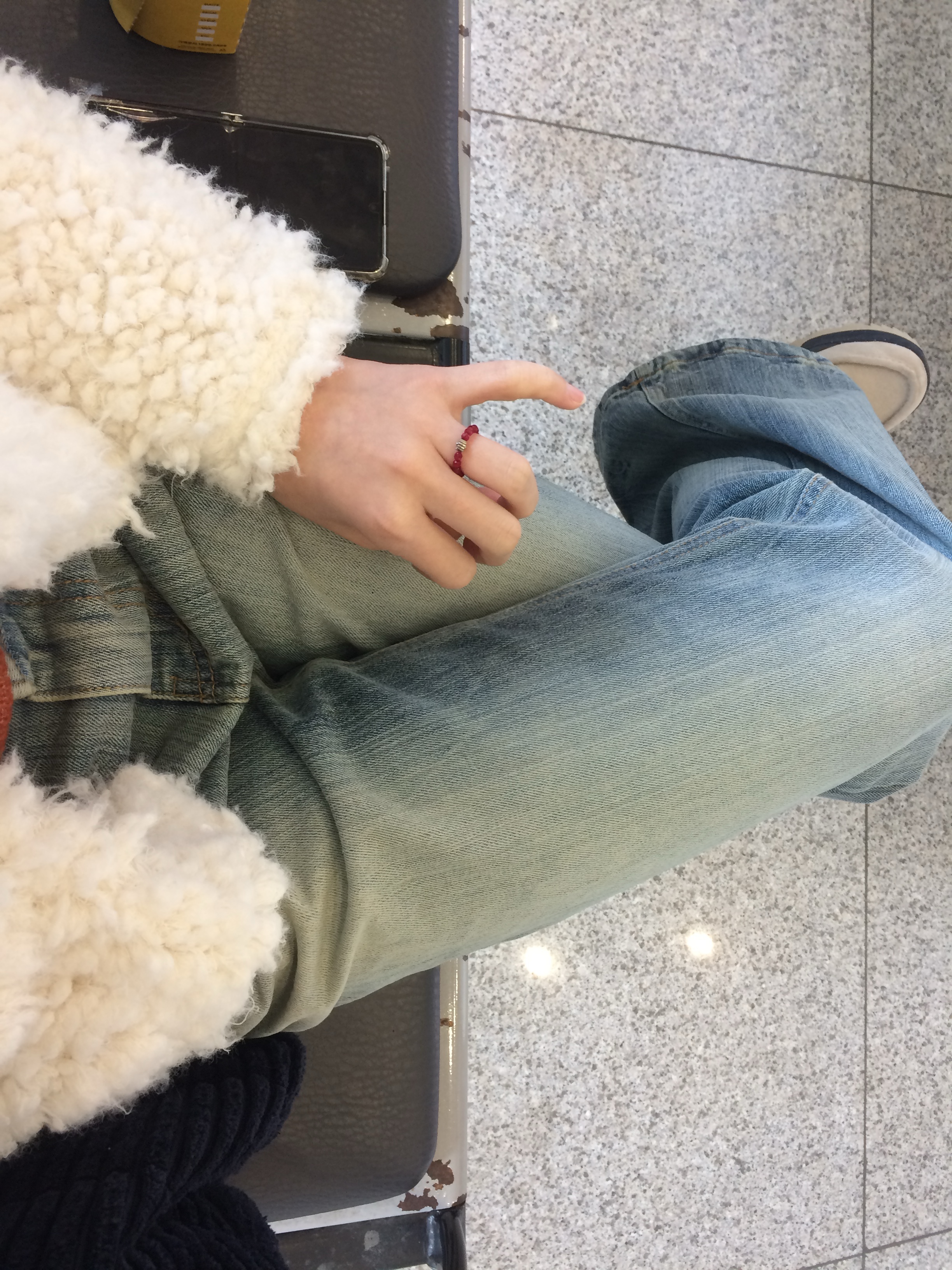 Nike ACG Izy Khaki and Black 착용 스타일