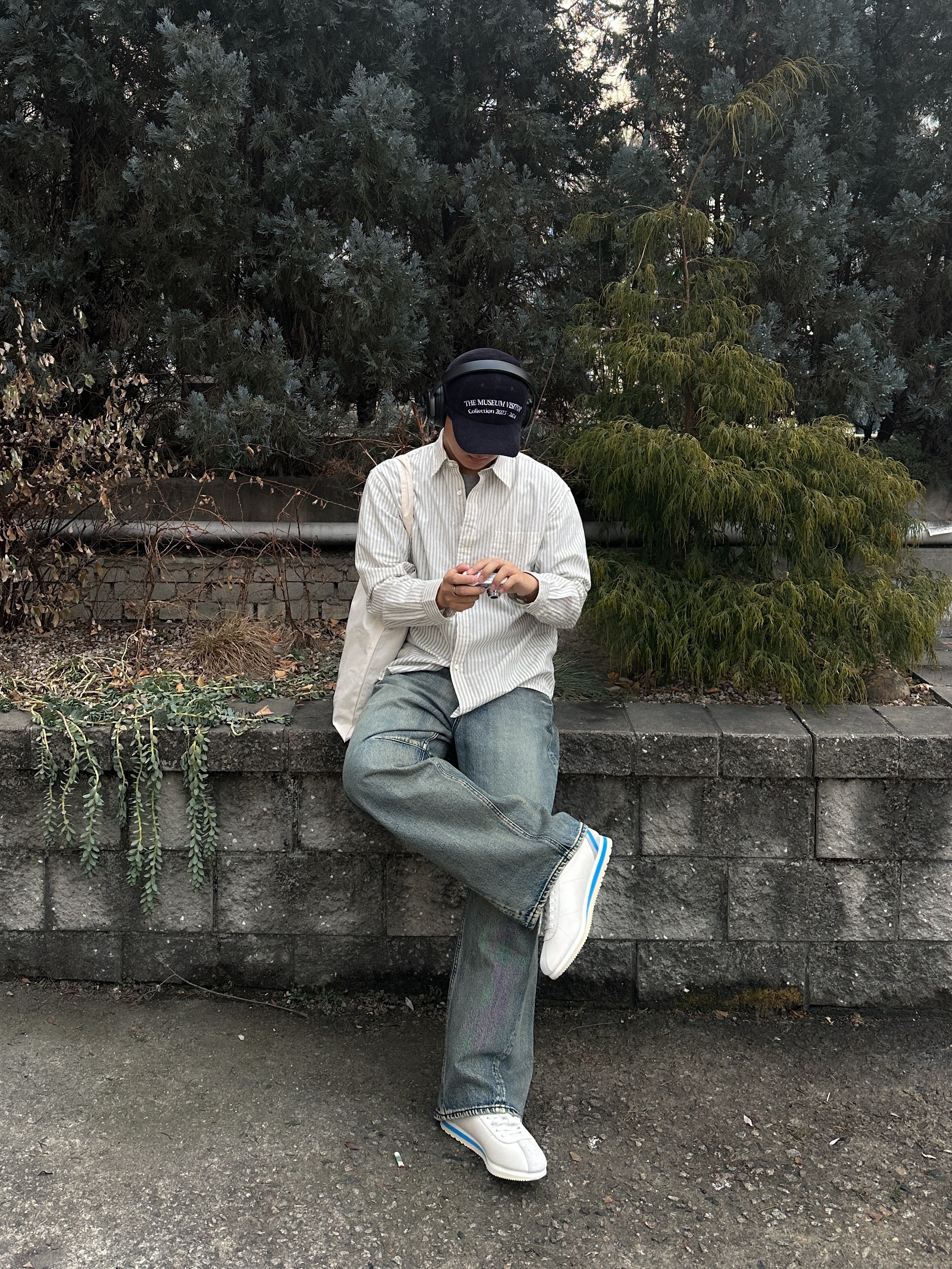 BOSE QC Ultra Black (Korean Ver.), The Museum Visitor Art Design Studio Ball Cap Navy 착용 스타일 - 1