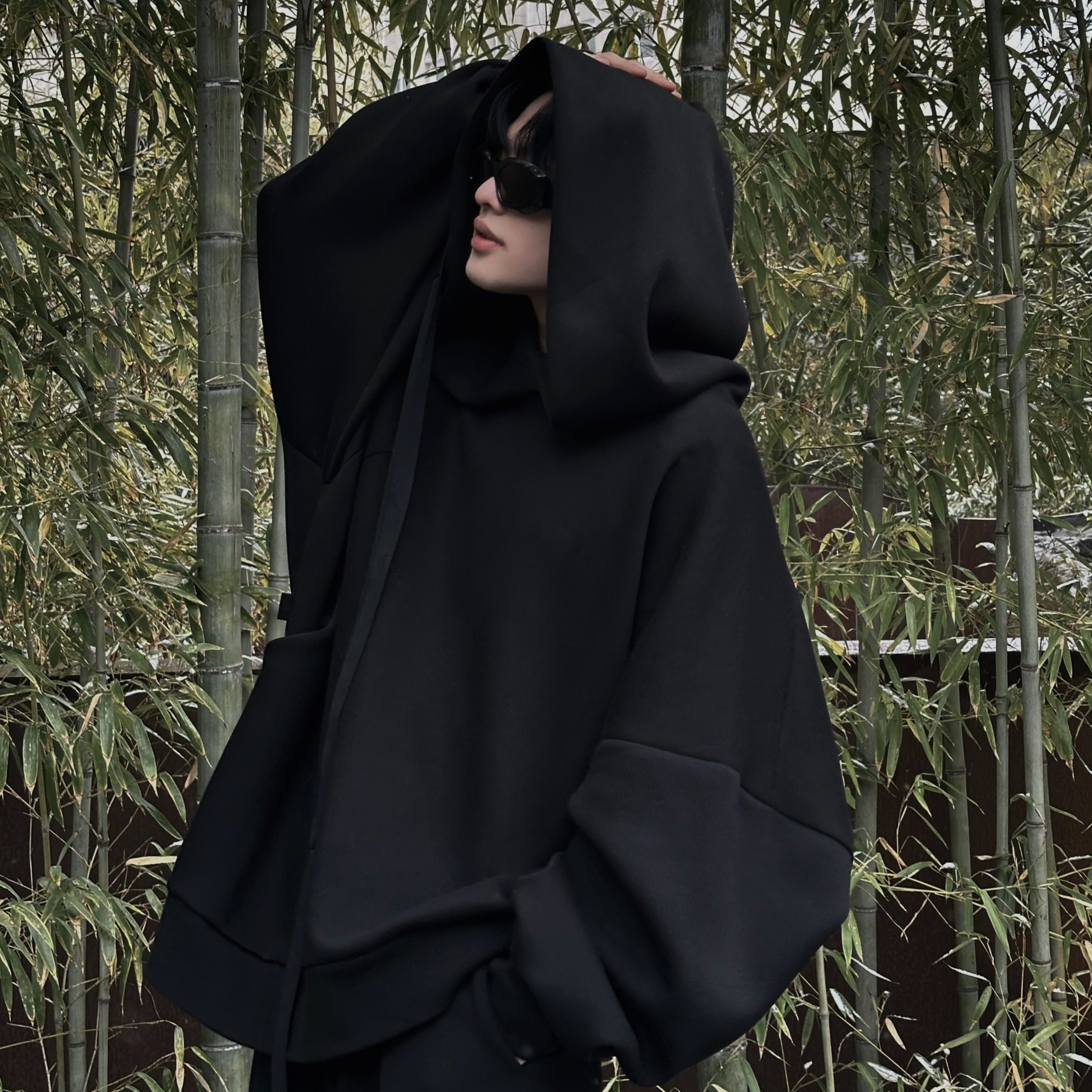 Nike x Matthew M Williams Zoom 004 Triple Black 착용 스타일 - 5