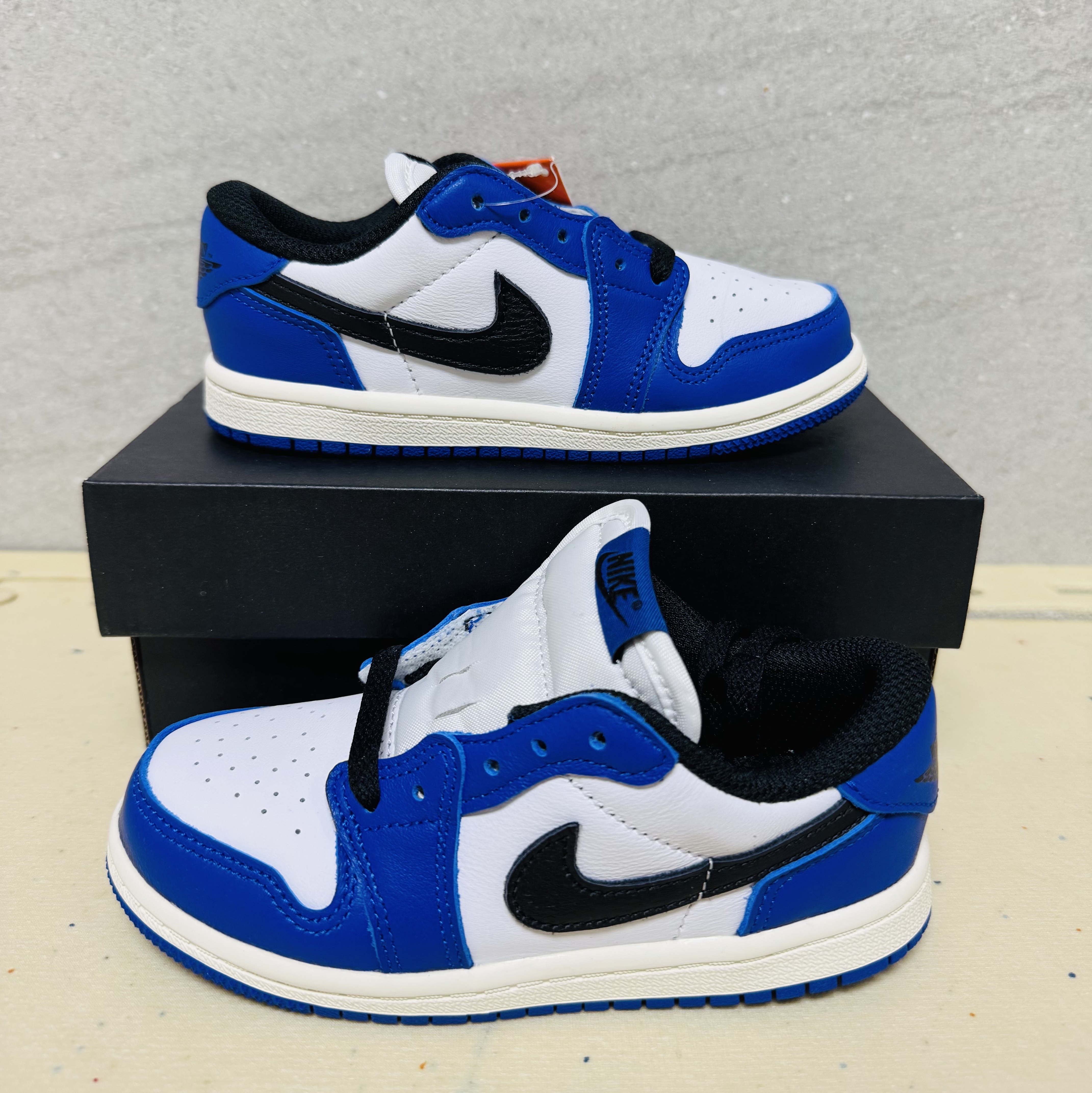 (TD) Jordan 1 Retro Low OG Game Royal 착용 스타일 - 1