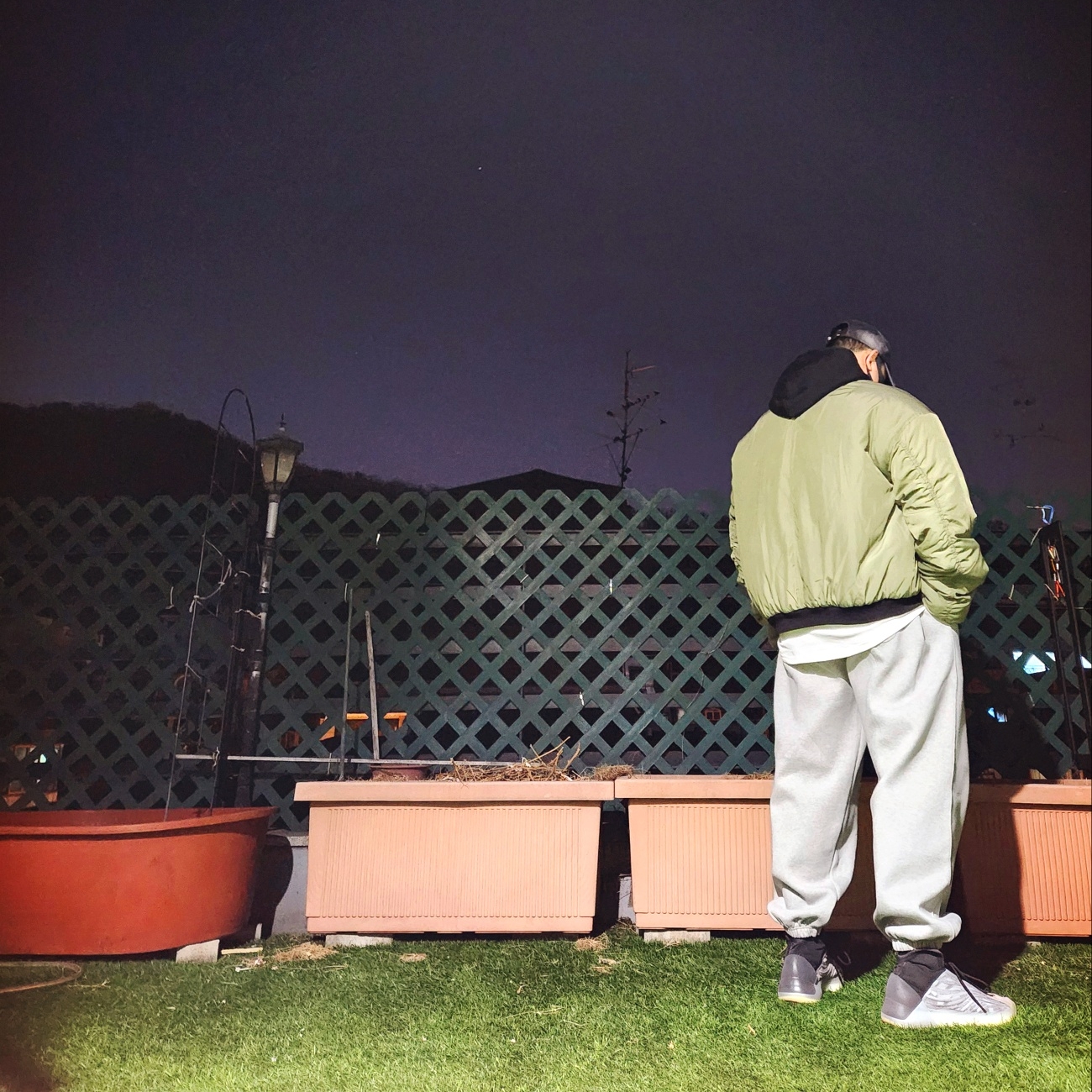 Essentials Hoodie Jet Black - 24SS, Undermycar Mu.03 Anti Fxxking Logo Play Oversized Sweat Jogger Melange Gray 착용 스타일 - 3